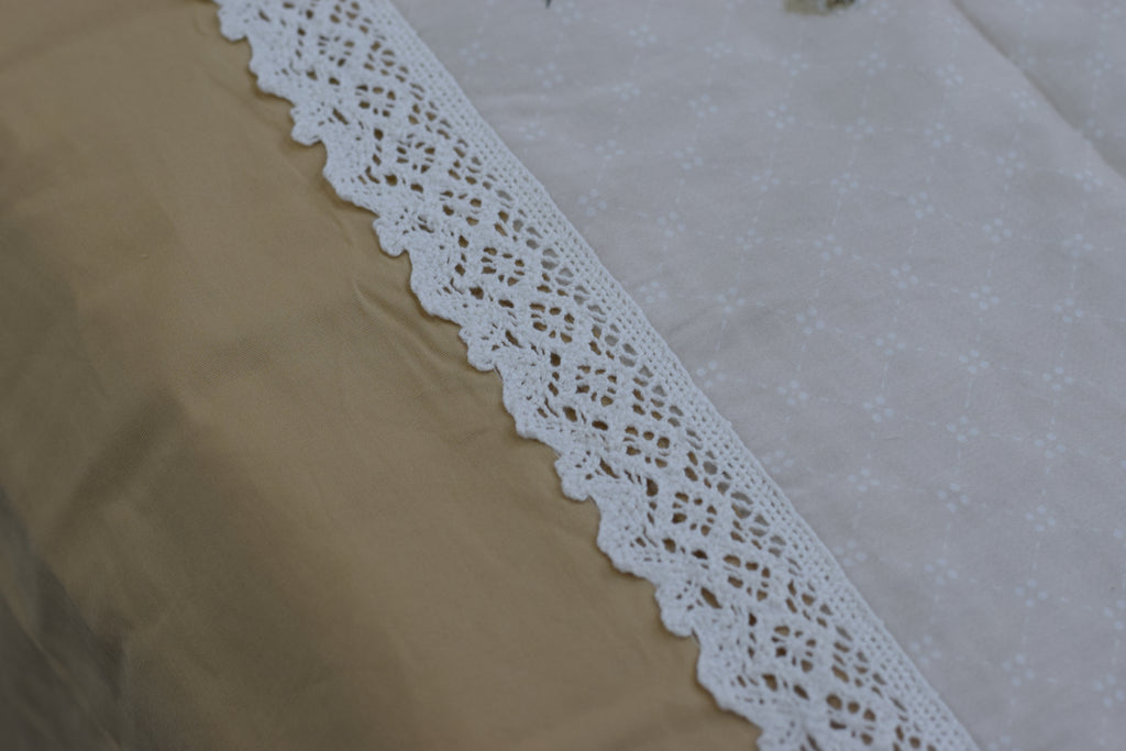 Elegant Ivory Floral King Size Bedspread Set with Pillow Covers – Premium Lace Border Design