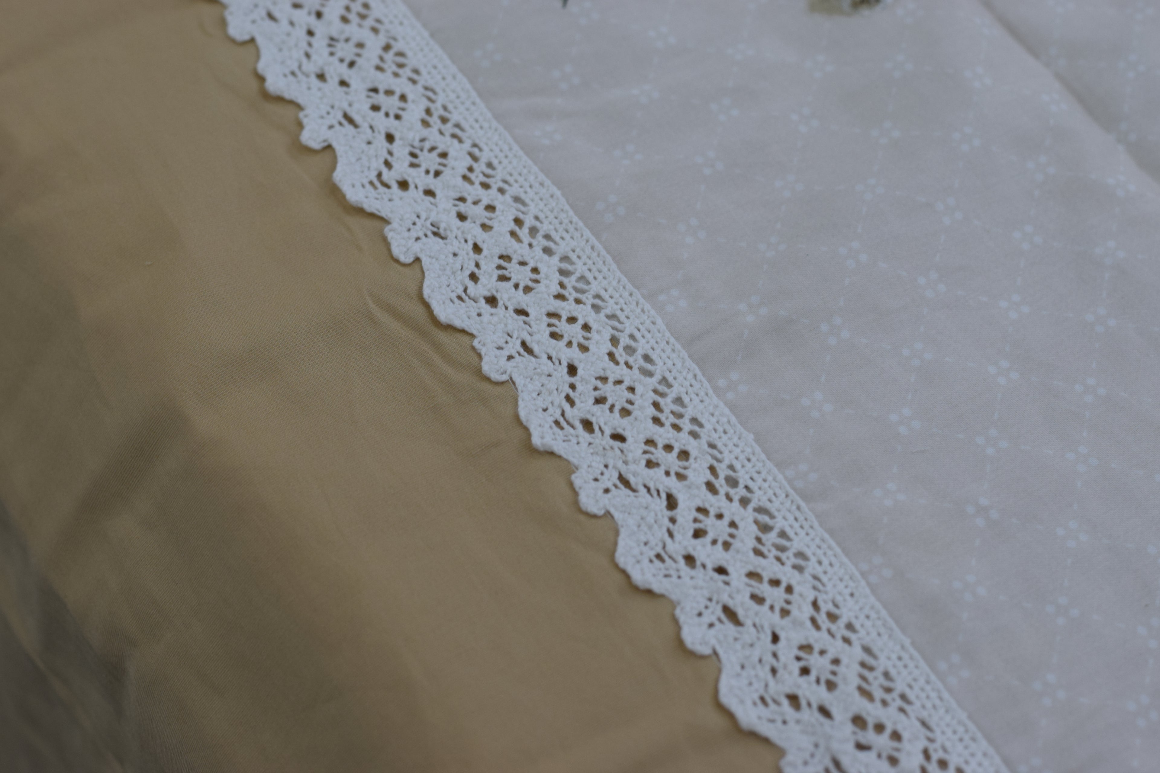 Elegant Ivory Floral King Size Bedspread Set with Pillow Covers – Premium Lace Border Design