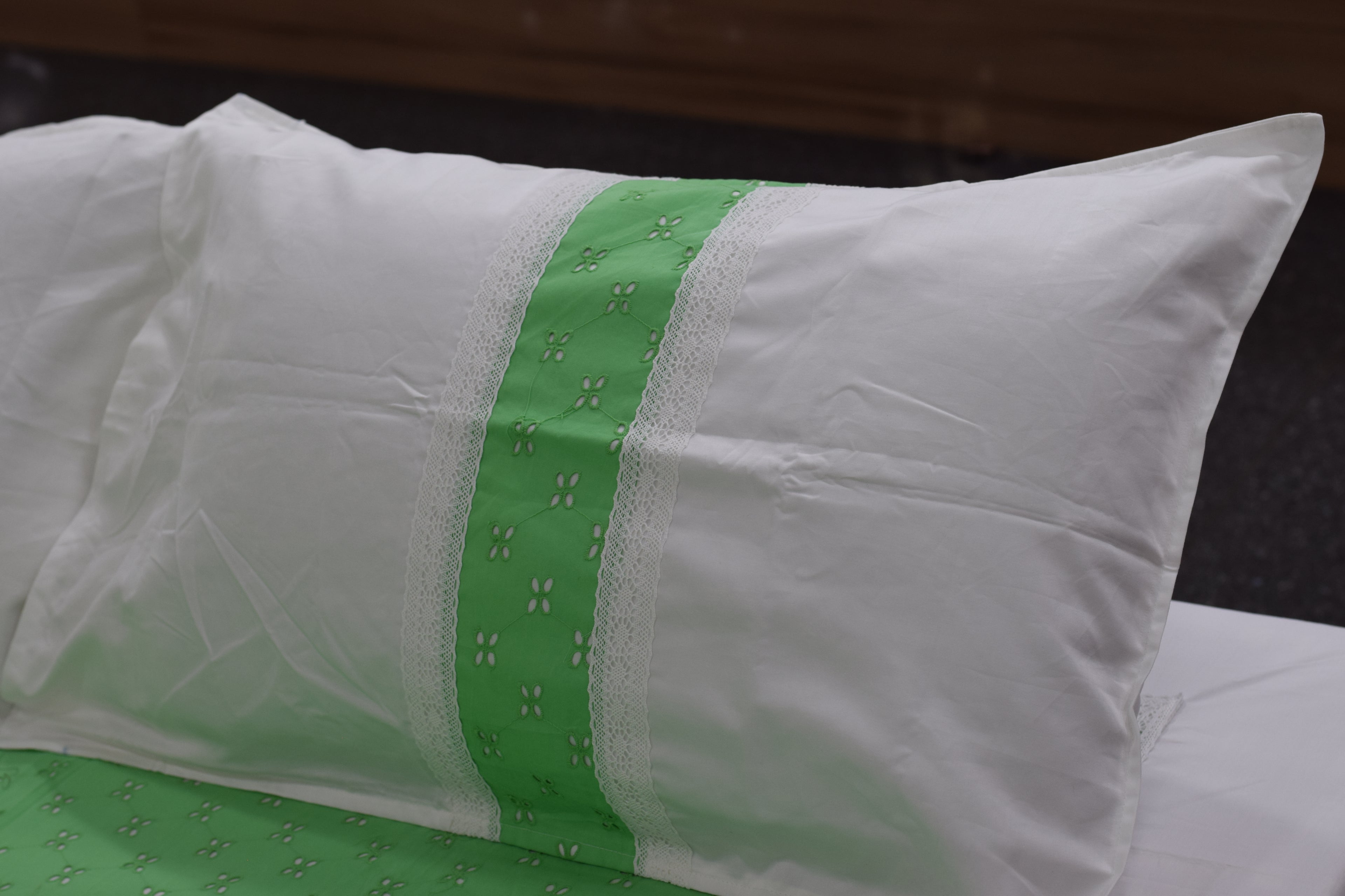 King Size White & Mint Green Cotton Bedspread Set with 2 Pillow Covers