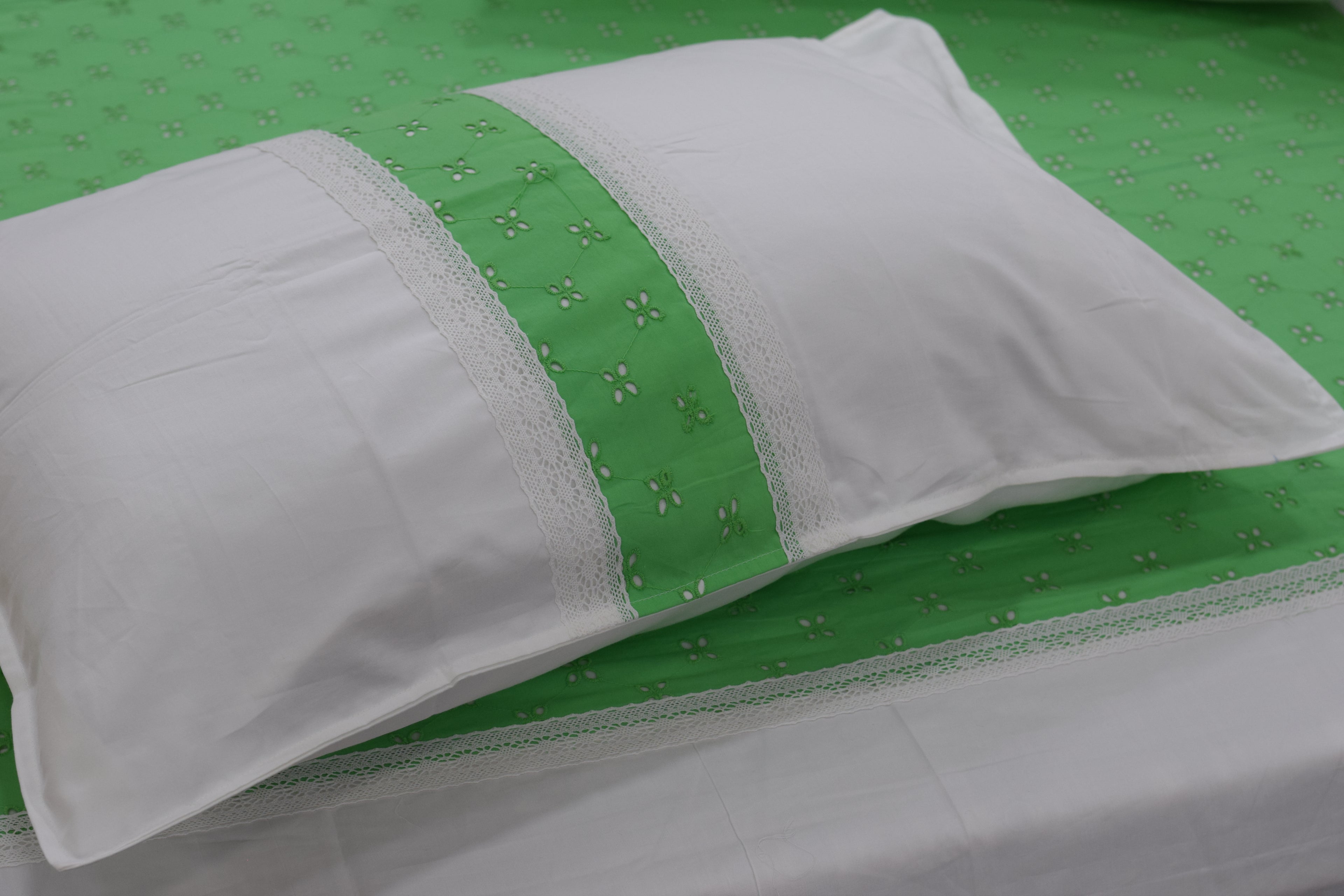 King Size White & Mint Green Cotton Bedspread Set with 2 Pillow Covers