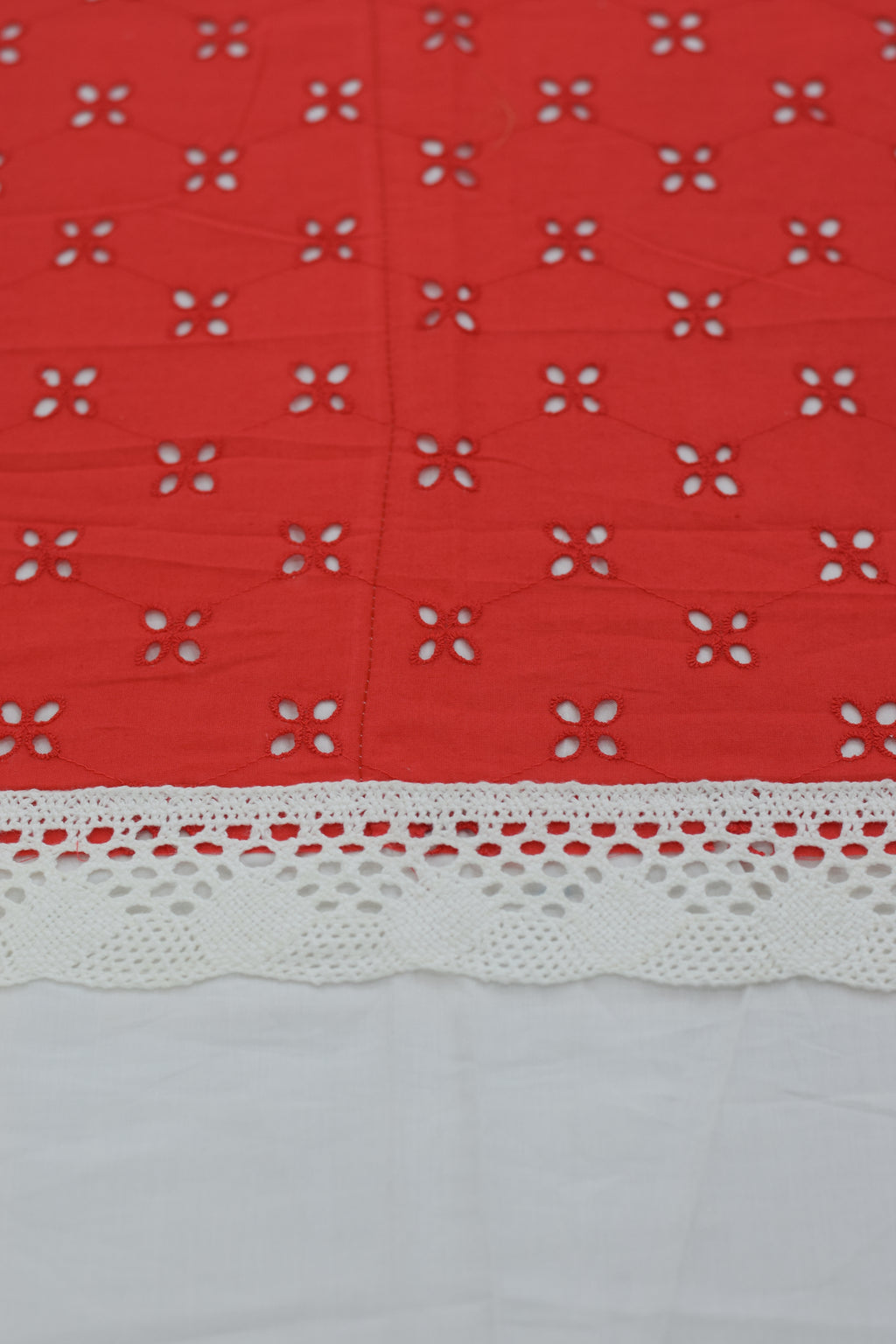Luxury Red & White King Size Bedspread Set with Matching Pillow Covers
