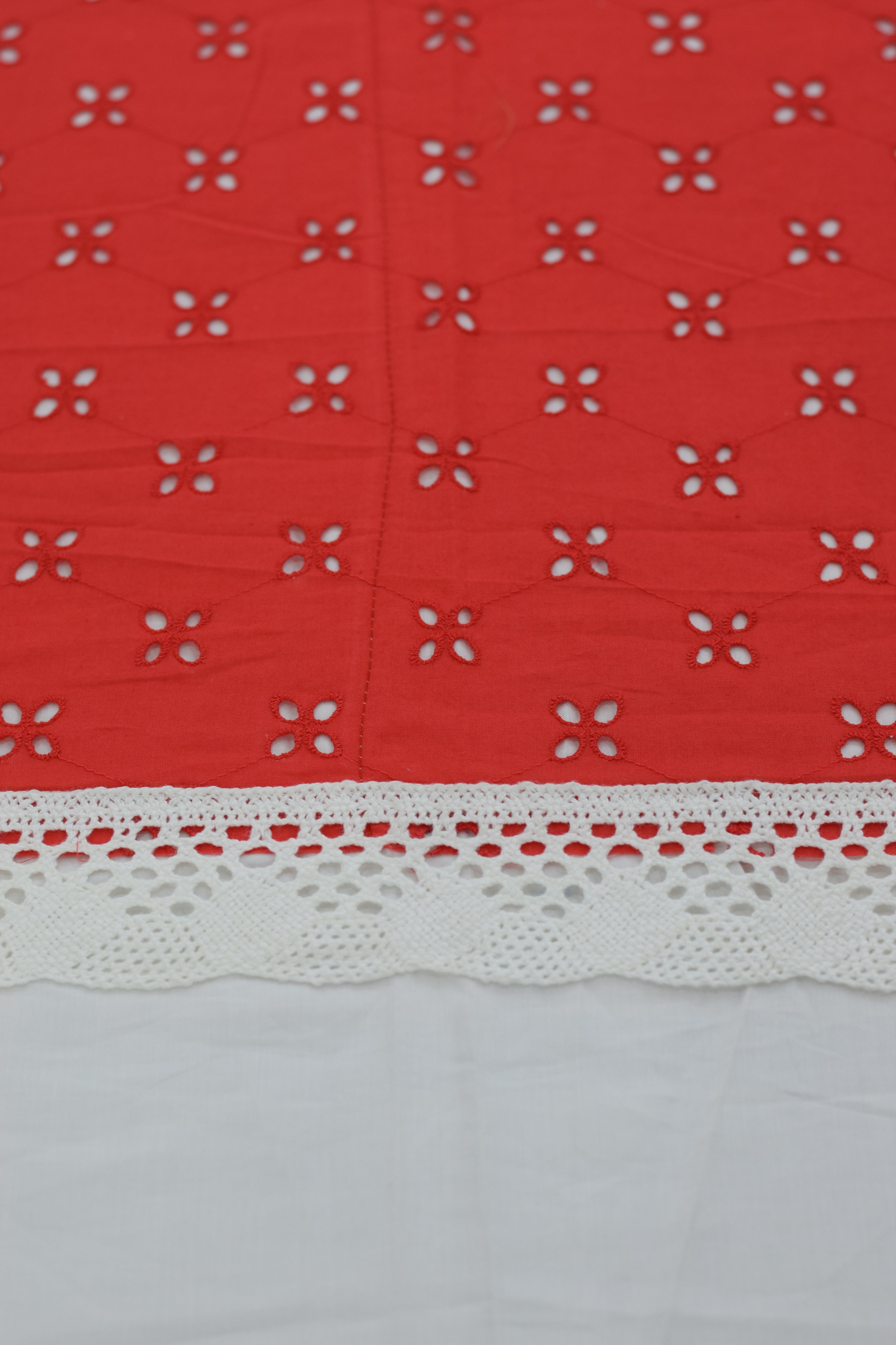 Luxury Red & White King Size Bedspread Set with Matching Pillow Covers