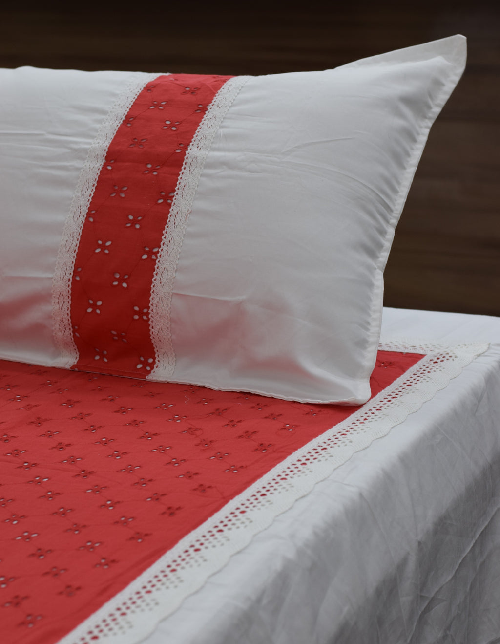 Luxury Red & White King Size Bedspread Set with Matching Pillow Covers