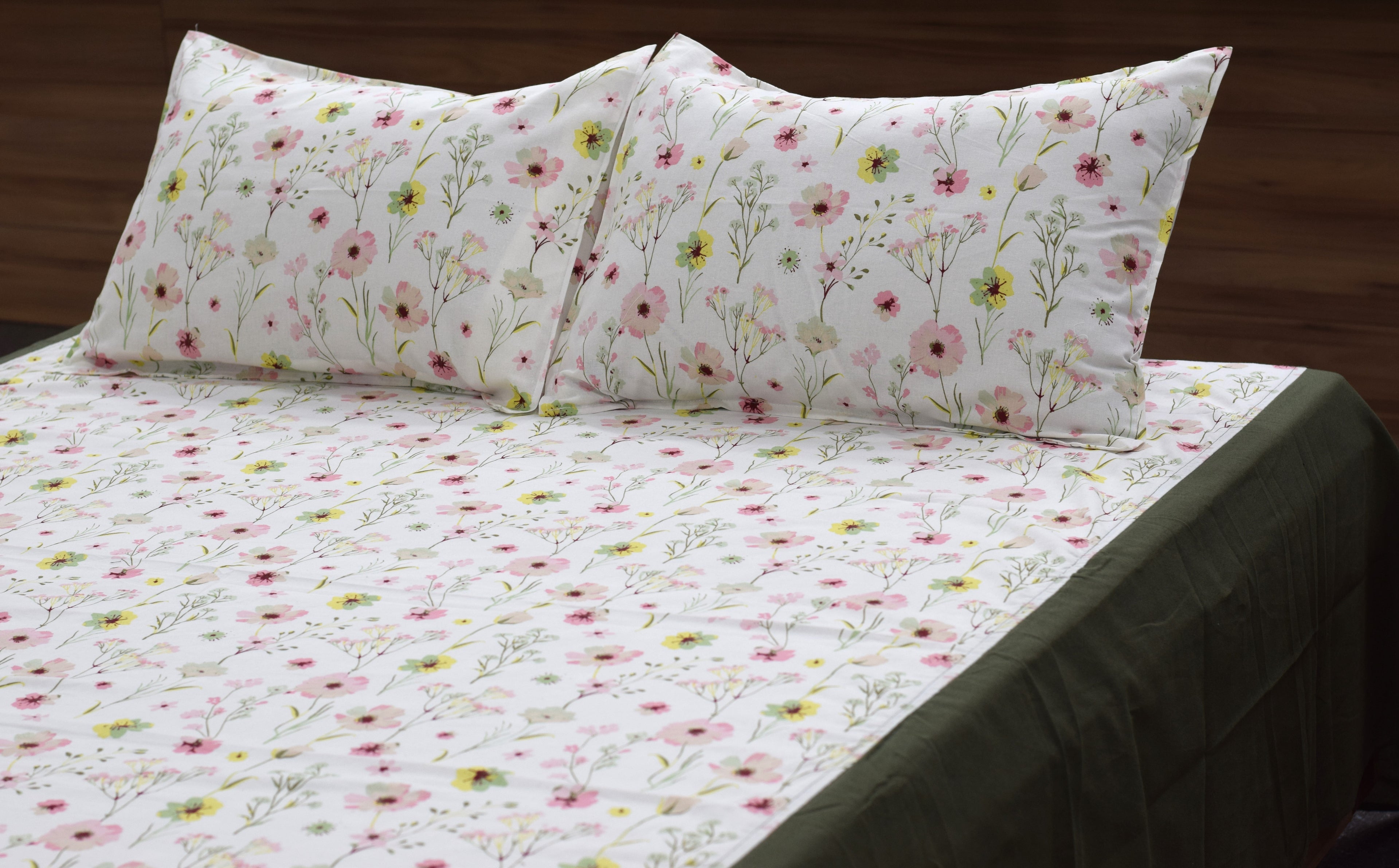King Size Floral Cotton Bedsheet with 2 Pillow Covers – White & Olive Green Border Design