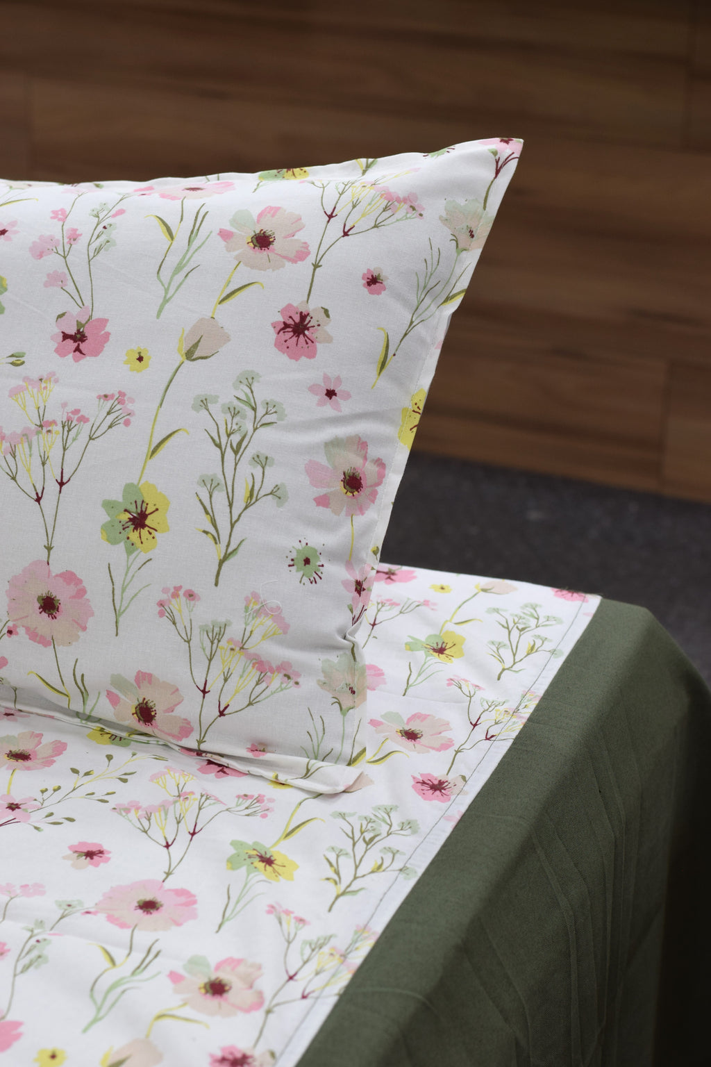 King Size Floral Cotton Bedsheet with 2 Pillow Covers – White & Olive Green Border Design