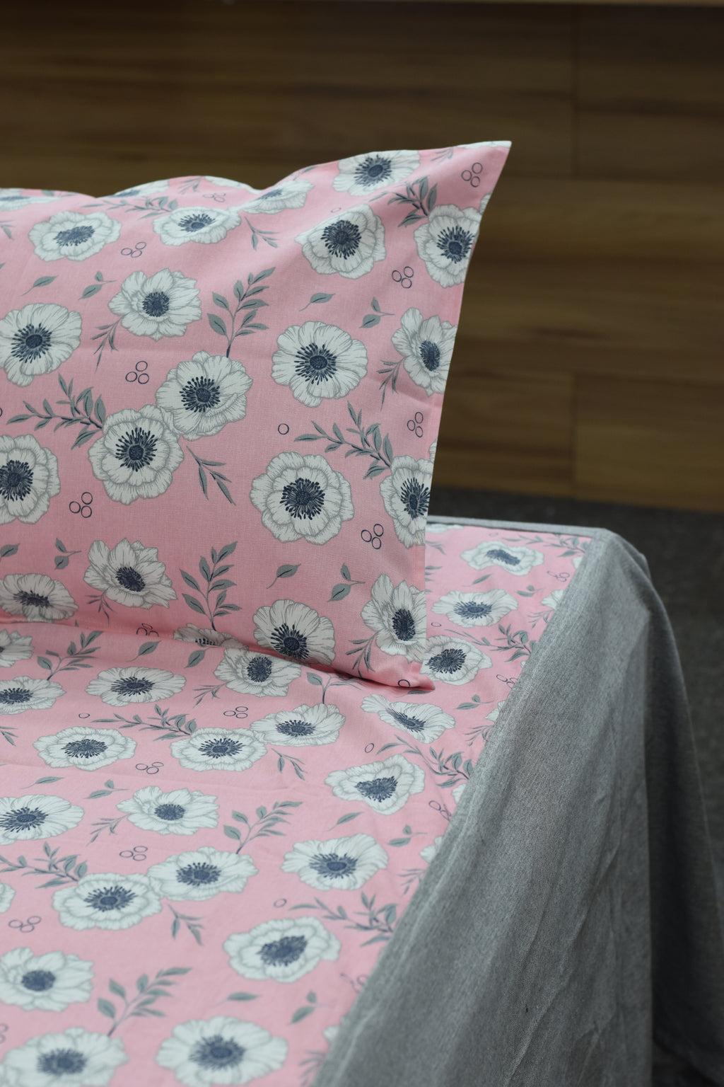 King Size Pink Floral Cotton Bedsheet with 2 Pillow Covers |& Elegant Bedroom Collection