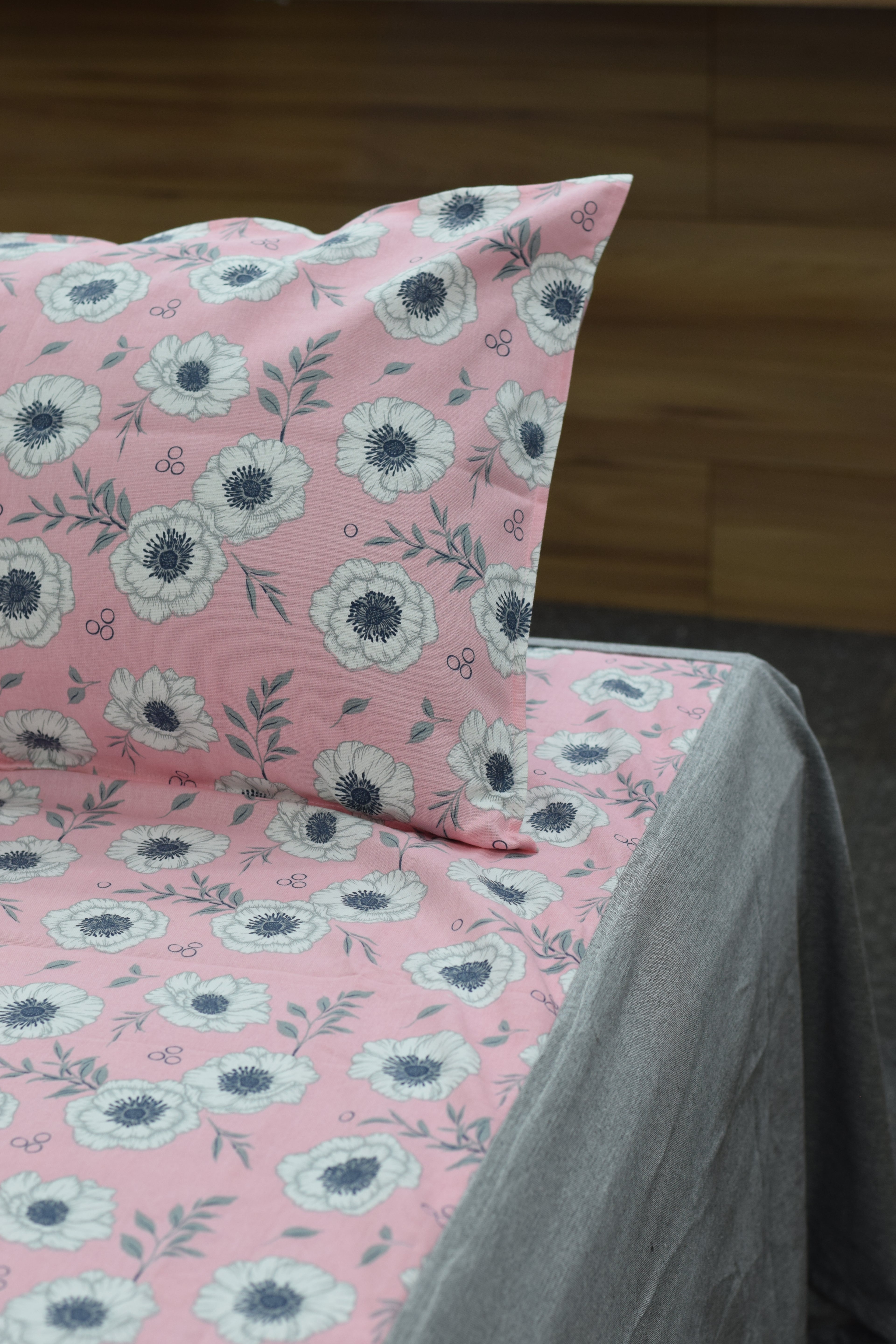 King Size Pink Floral Cotton Bedsheet with 2 Pillow Covers |& Elegant Bedroom Collection