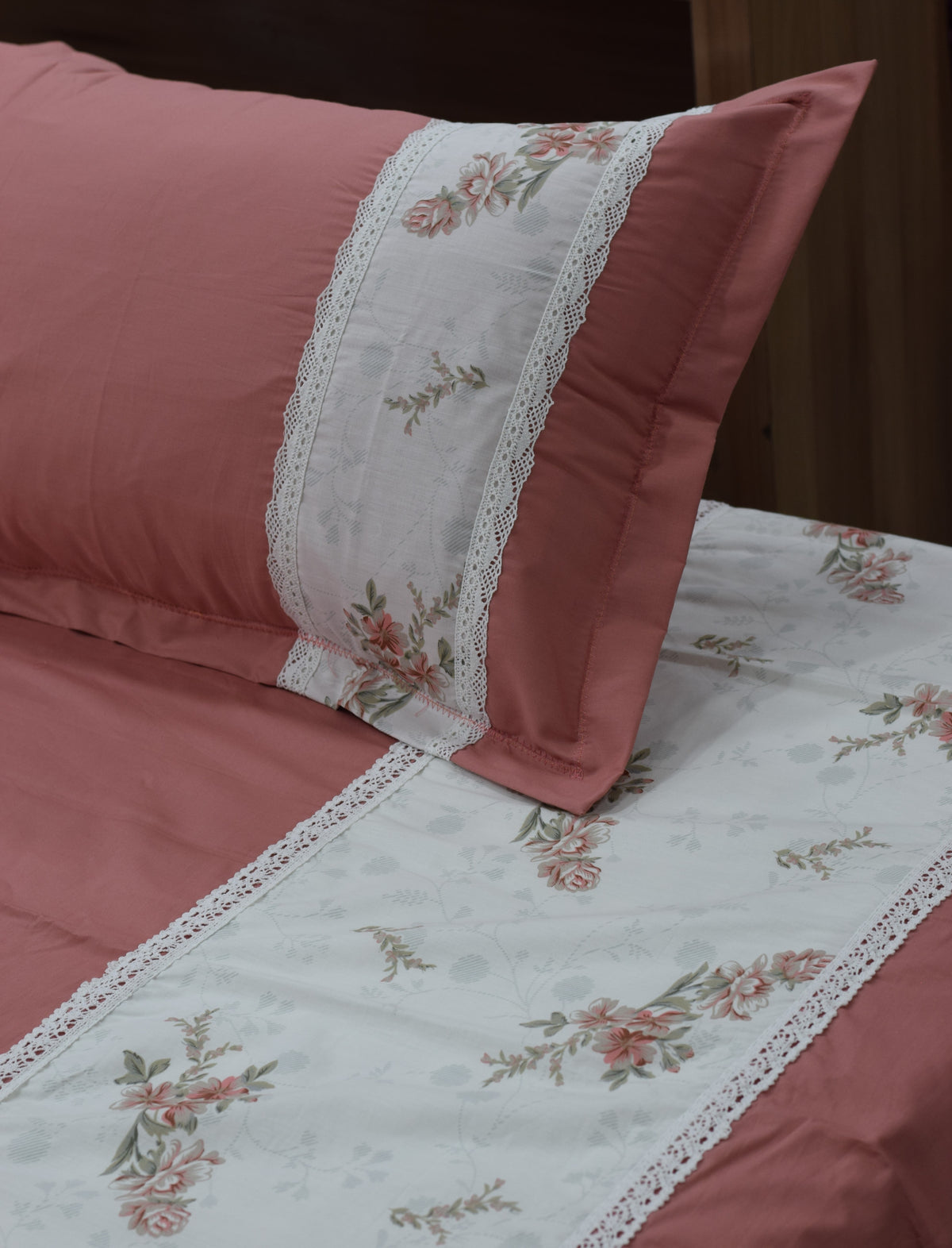 Premium Dusty Rose Floral King Size Bedspread Set with Lace Border – Nushio by Pulpel