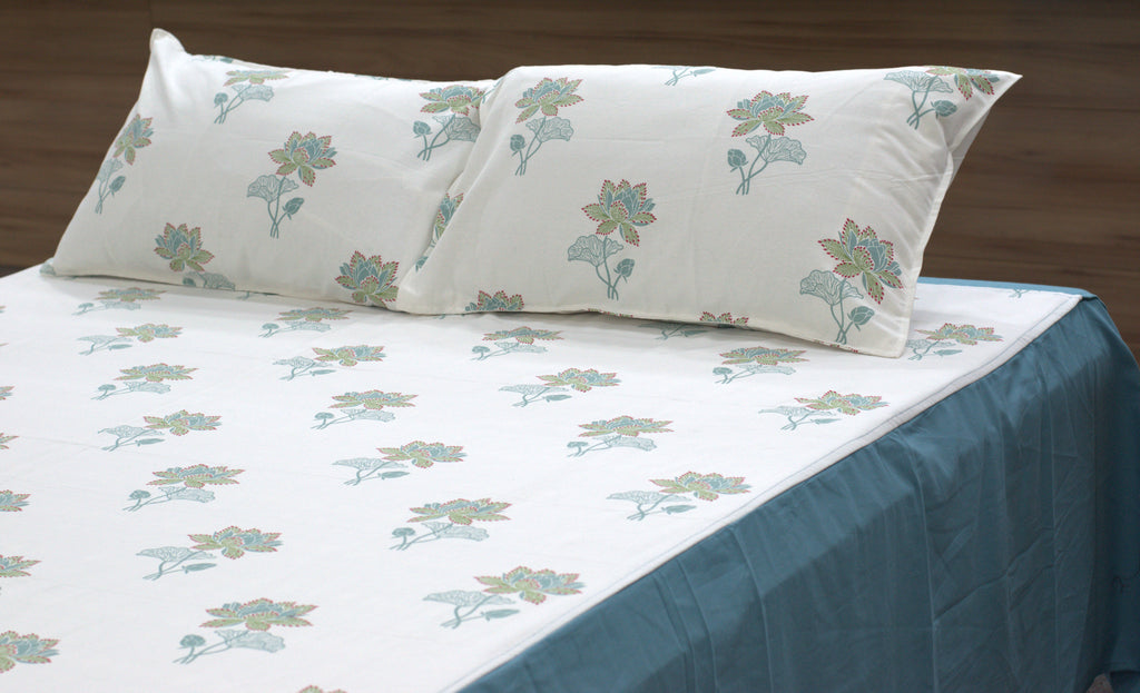 Elegant Lotus Bloom King Size Bedspread Set – White & Teal Floral Printed Bedding with Pillow Covers