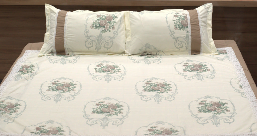 Elegant Cotton Blend Bedspread with Floral Print & Lace Border – 100 × 104 Inches