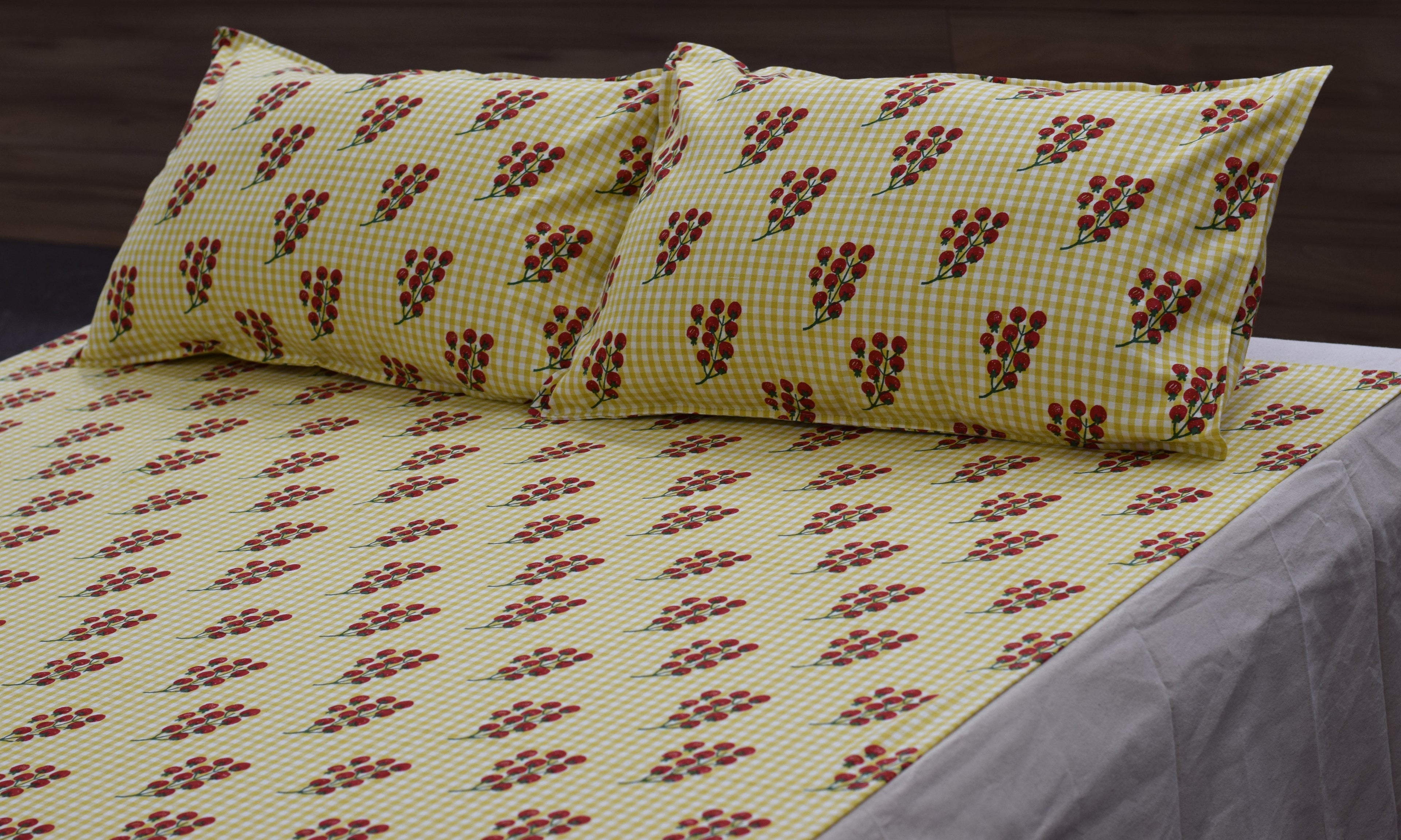 Golden Blossom King Size Bedspread Set with Matching Pillow Covers