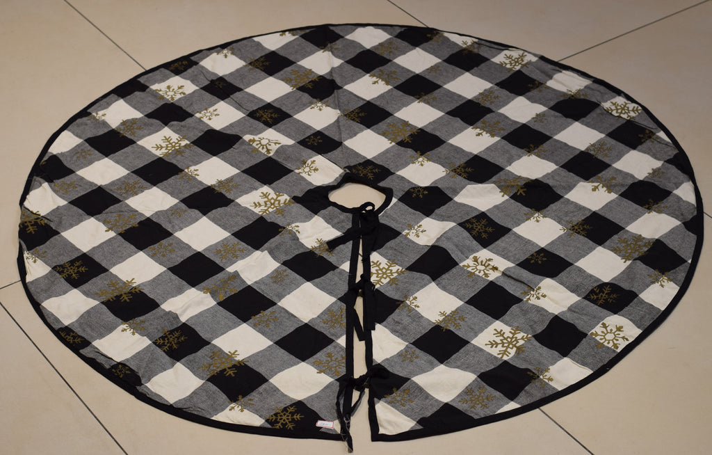 60 cm Black & White Buffalo Plaid Christmas Tree Skirt with Gold Snowflakes