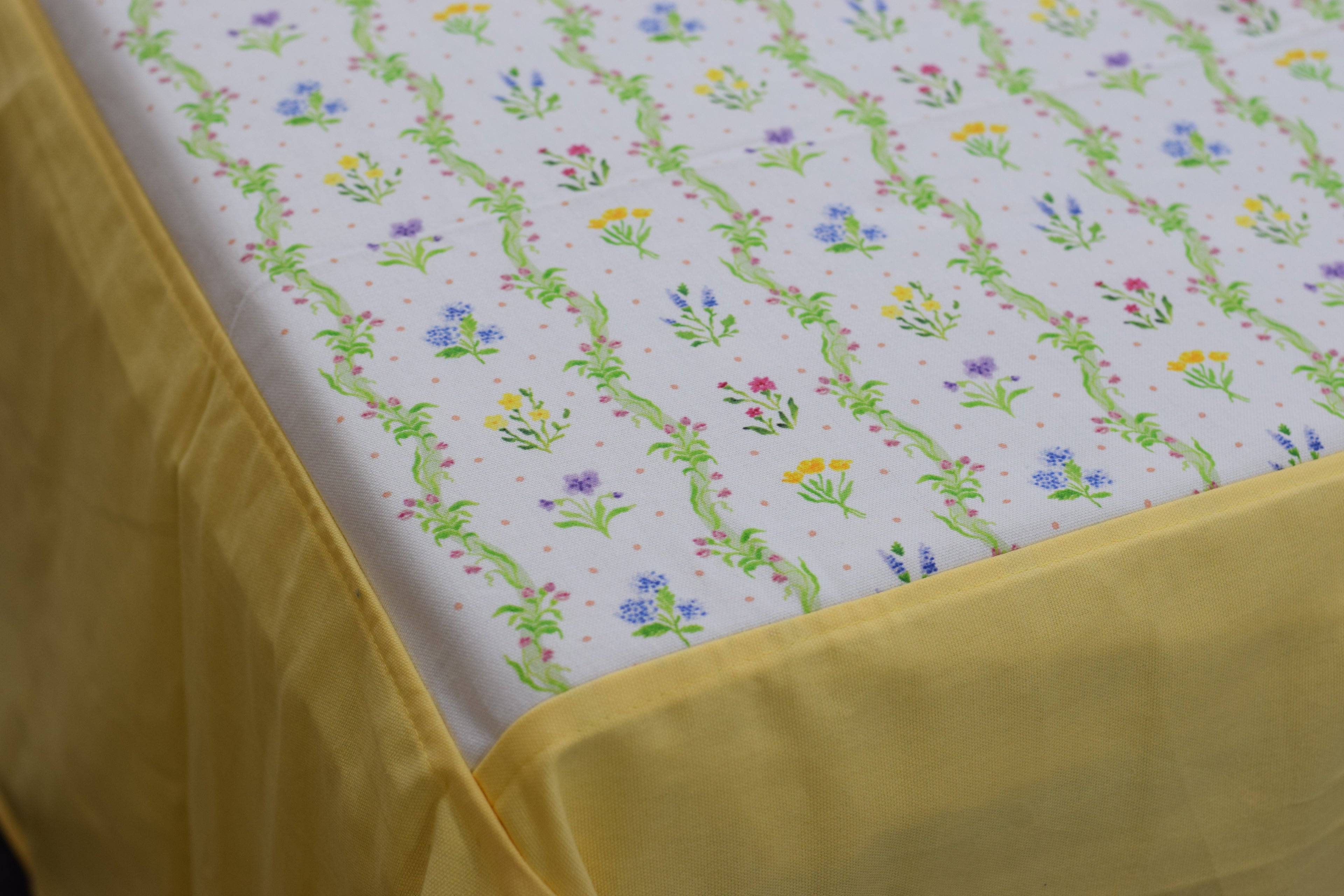 King Size Cotton Floral Bedsheet with 2 Pillow Covers – White & Pastel Green Botanical Print