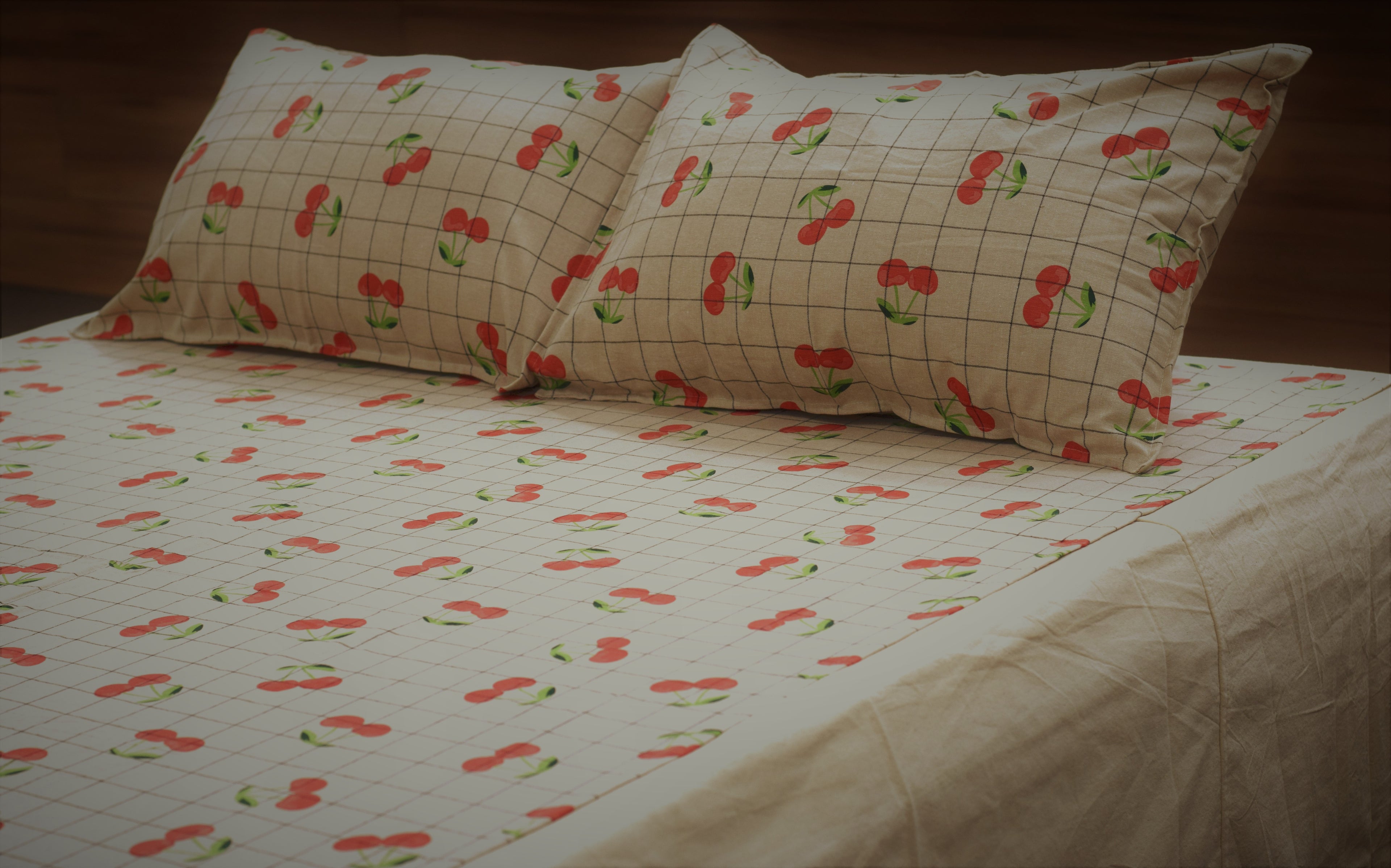Cherry Grid Print King Size Bedspread Set –  Cotton  | Cream & Red