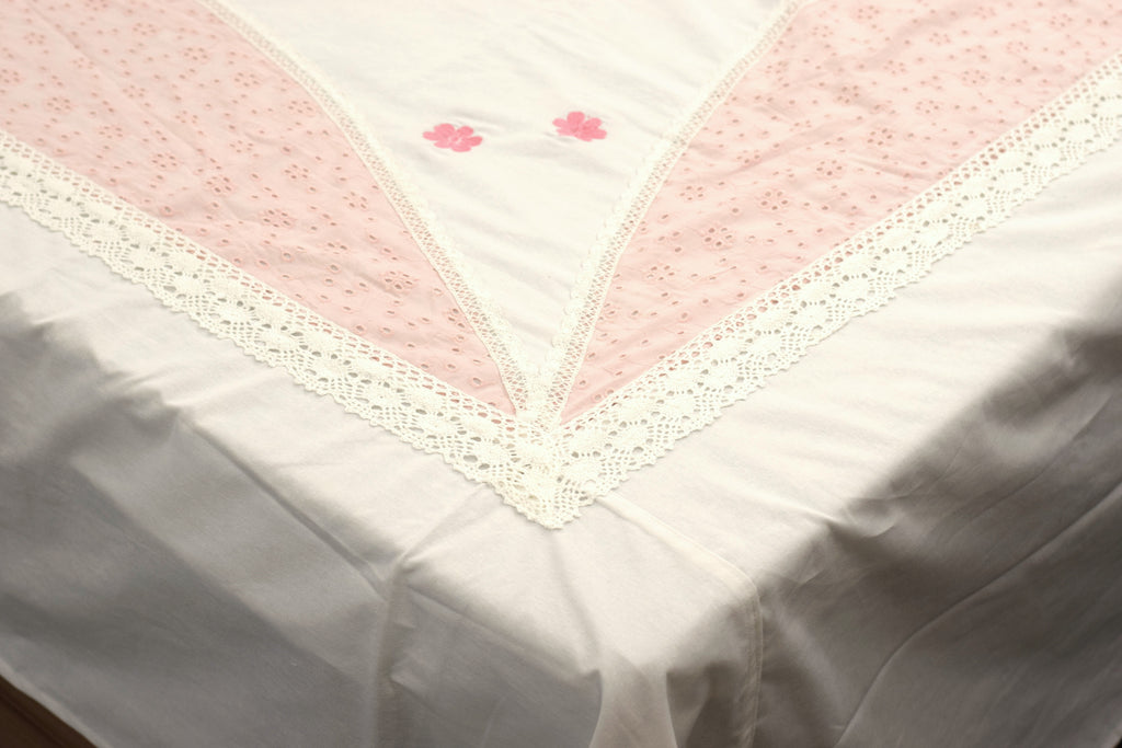 Cotton  Bedspread – Elegant White & Pink Floral Design | 100 × 106 Inches