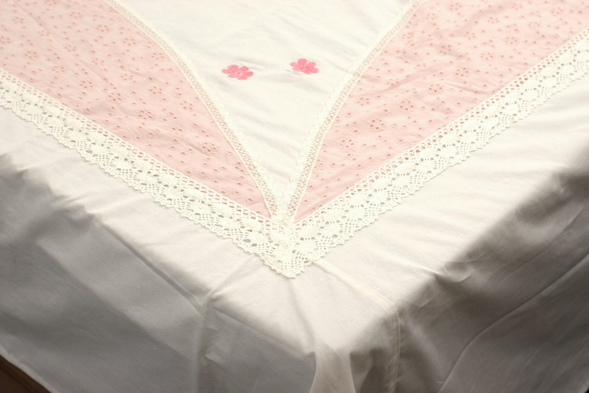 Cotton  Bedspread – Elegant White & Pink Floral Design | 100 × 106 Inches