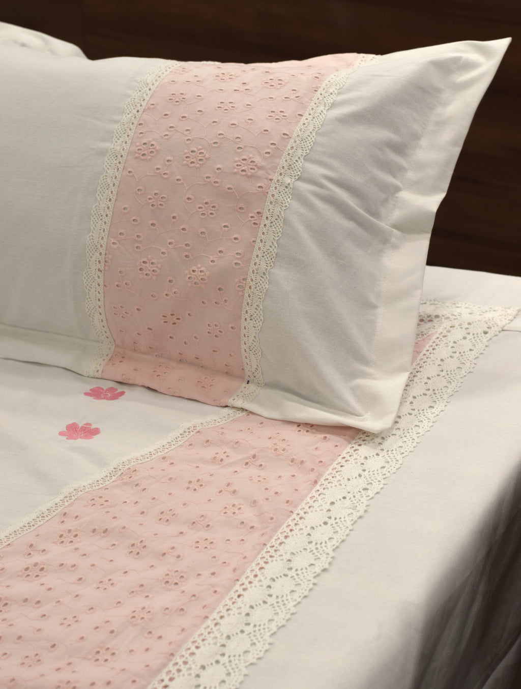 Cotton  Bedspread – Elegant White & Pink Floral Design | 100 × 106 Inches