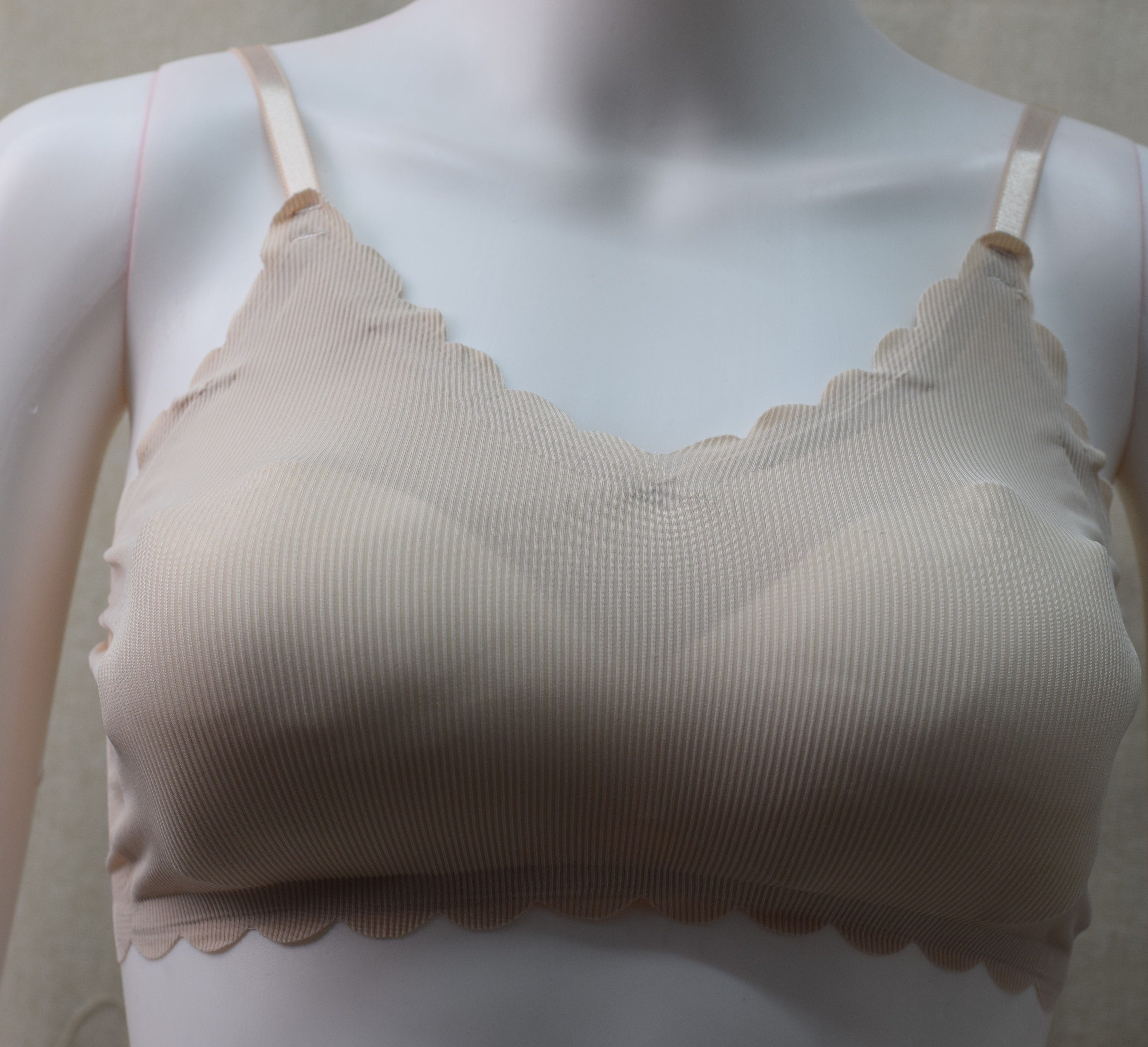 Women’s Ribbed Seamless Scallop Edge Bralette – Soft Stretch Padded freesize