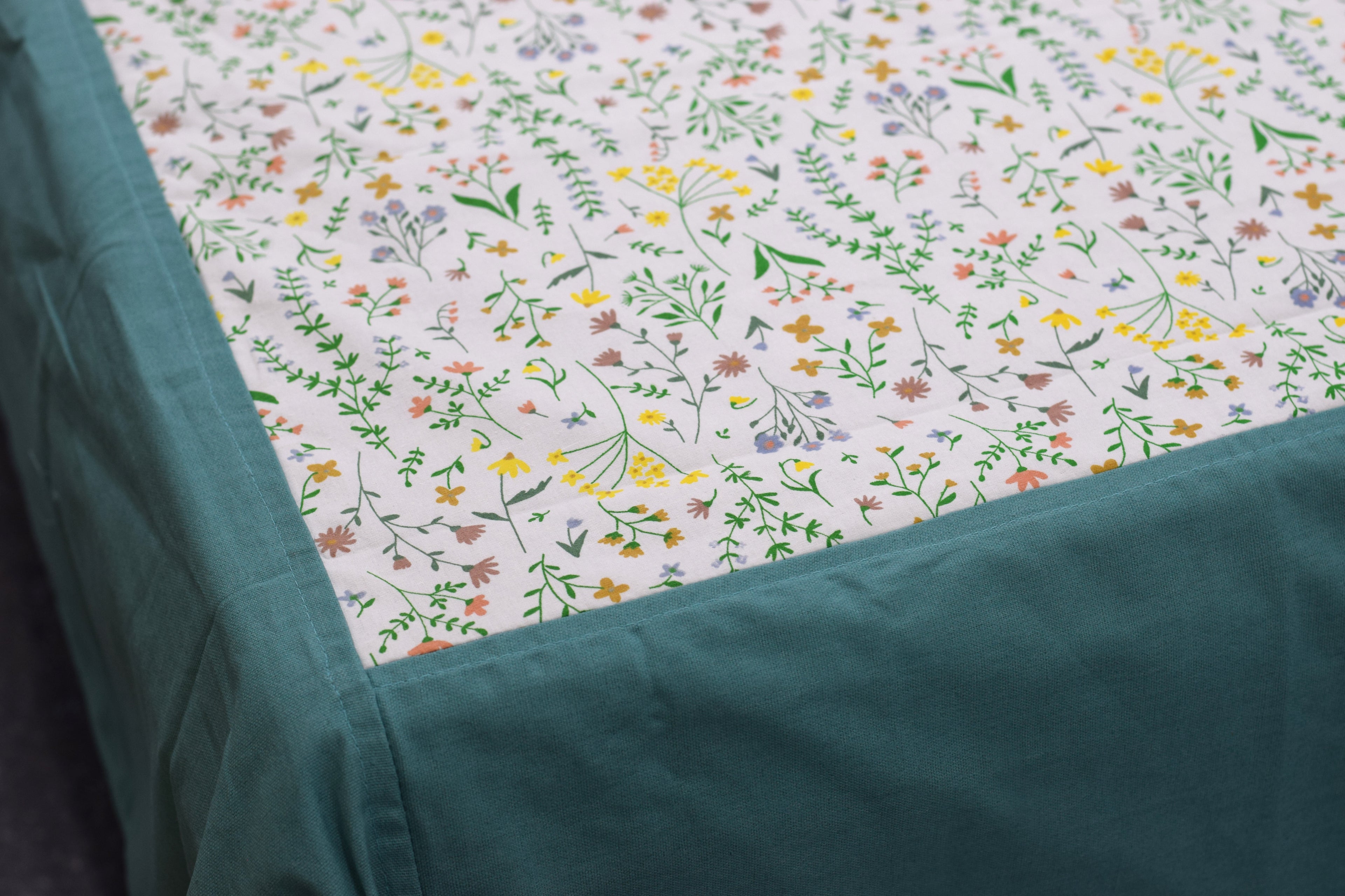 Queen Size Floral Bedspread Set with 2 Pillow Covers |  Cotton Feel | White & Sage Green Botanical Print