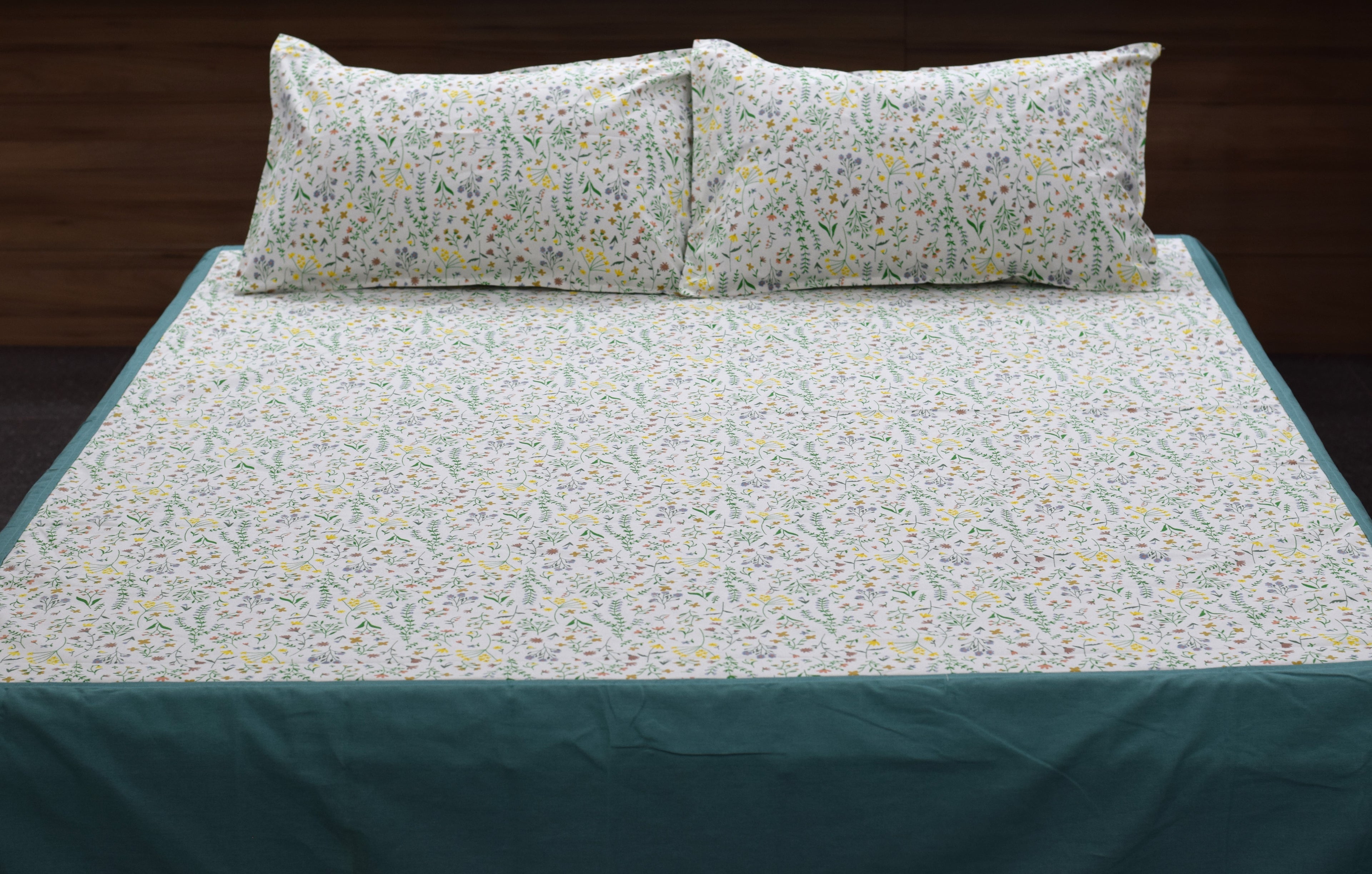 Queen Size Floral Bedspread Set with 2 Pillow Covers |  Cotton Feel | White & Sage Green Botanical Print