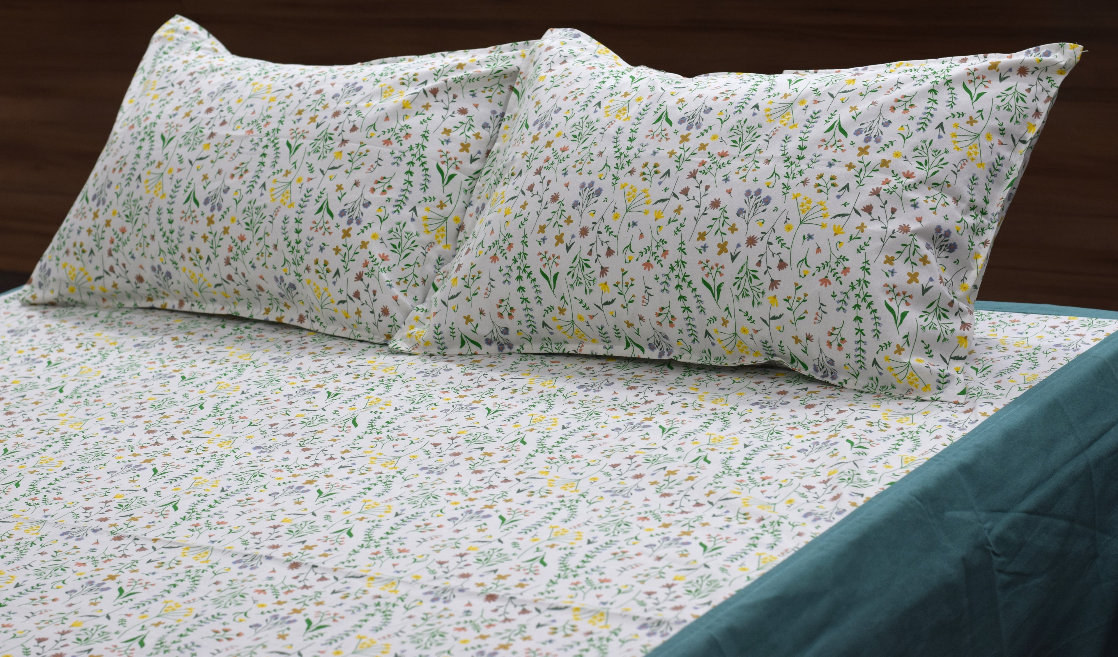 Queen Size Floral Bedspread Set with 2 Pillow Covers |  Cotton Feel | White & Sage Green Botanical Print