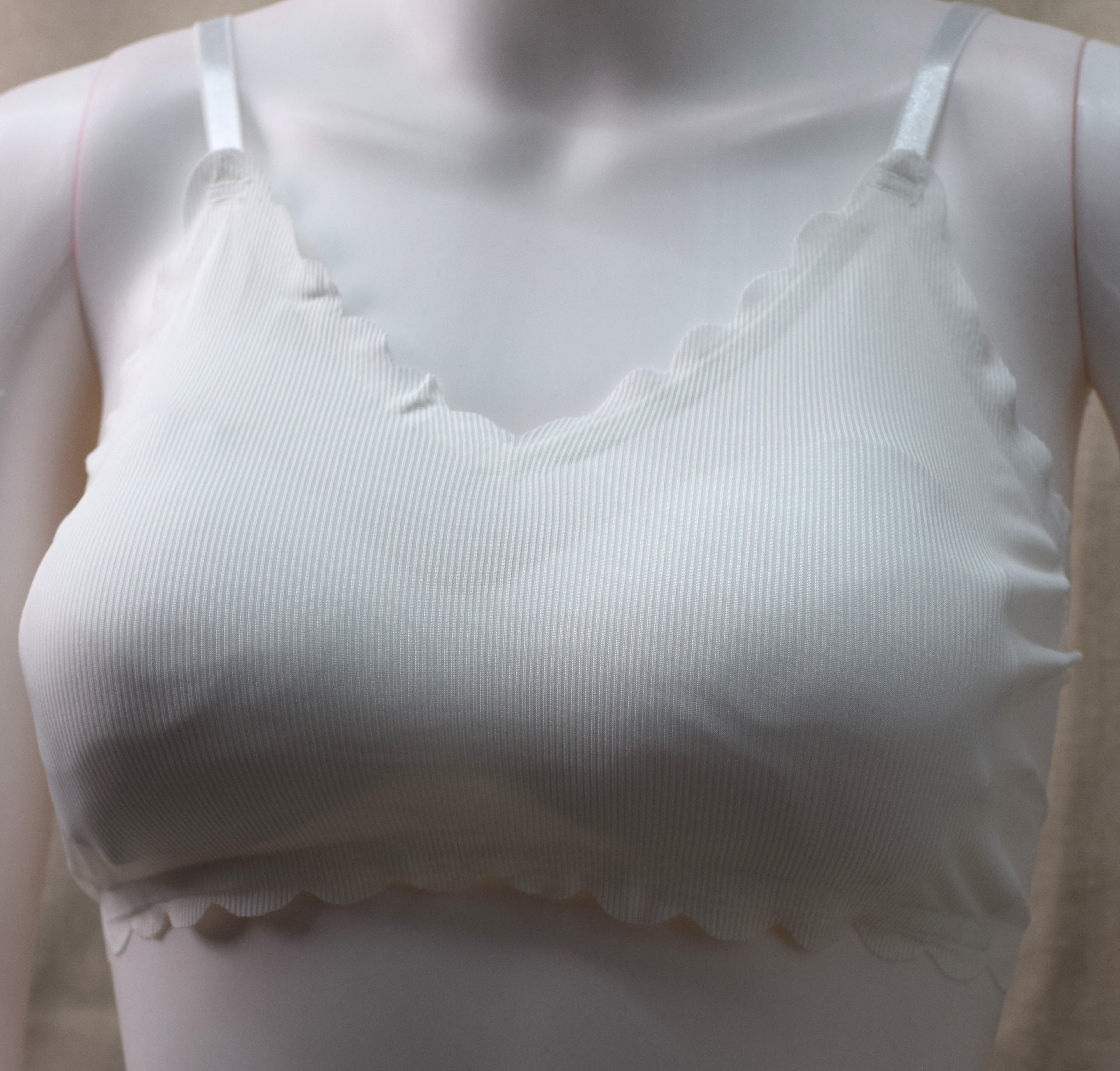 Women’s Ribbed Seamless Scallop Edge Bralette – Soft Stretch Padded freesize