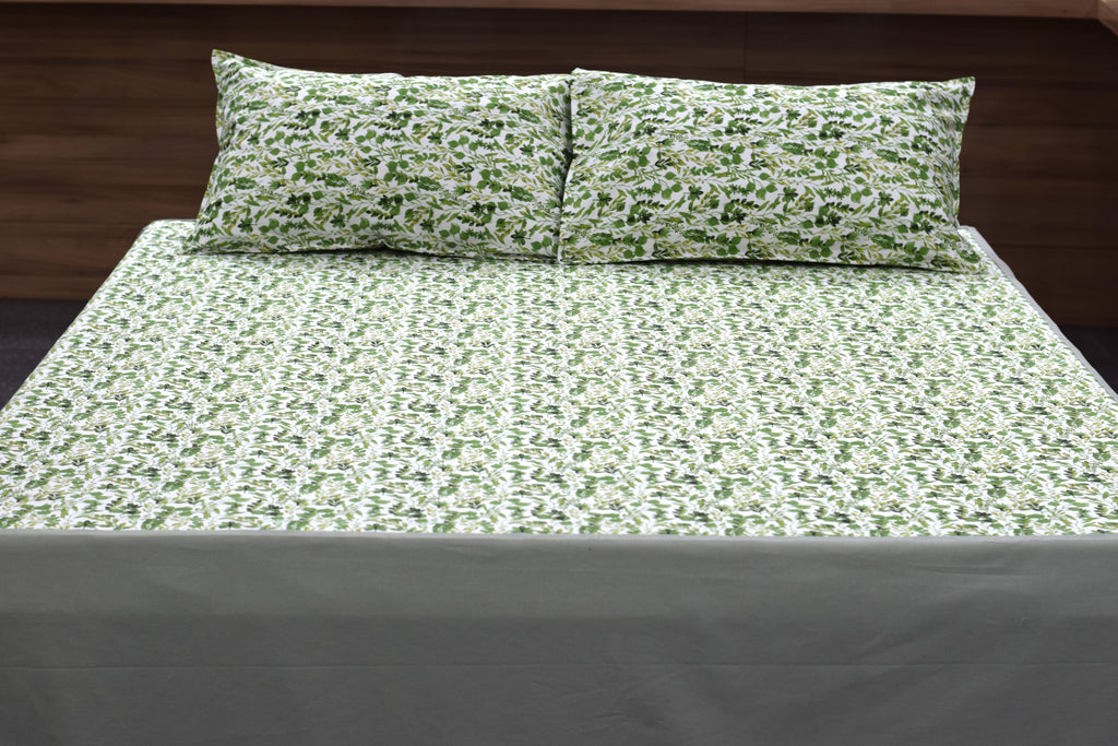 Green Leaf Printed King Size Bedsheet with 2 Pillow Covers