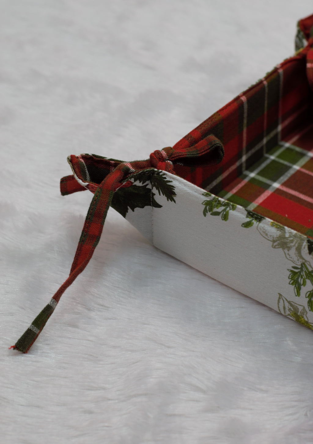 Holiday Holly & Plaid Fabric Bread Basket – 30x30 cm Collapsible Table Caddy
