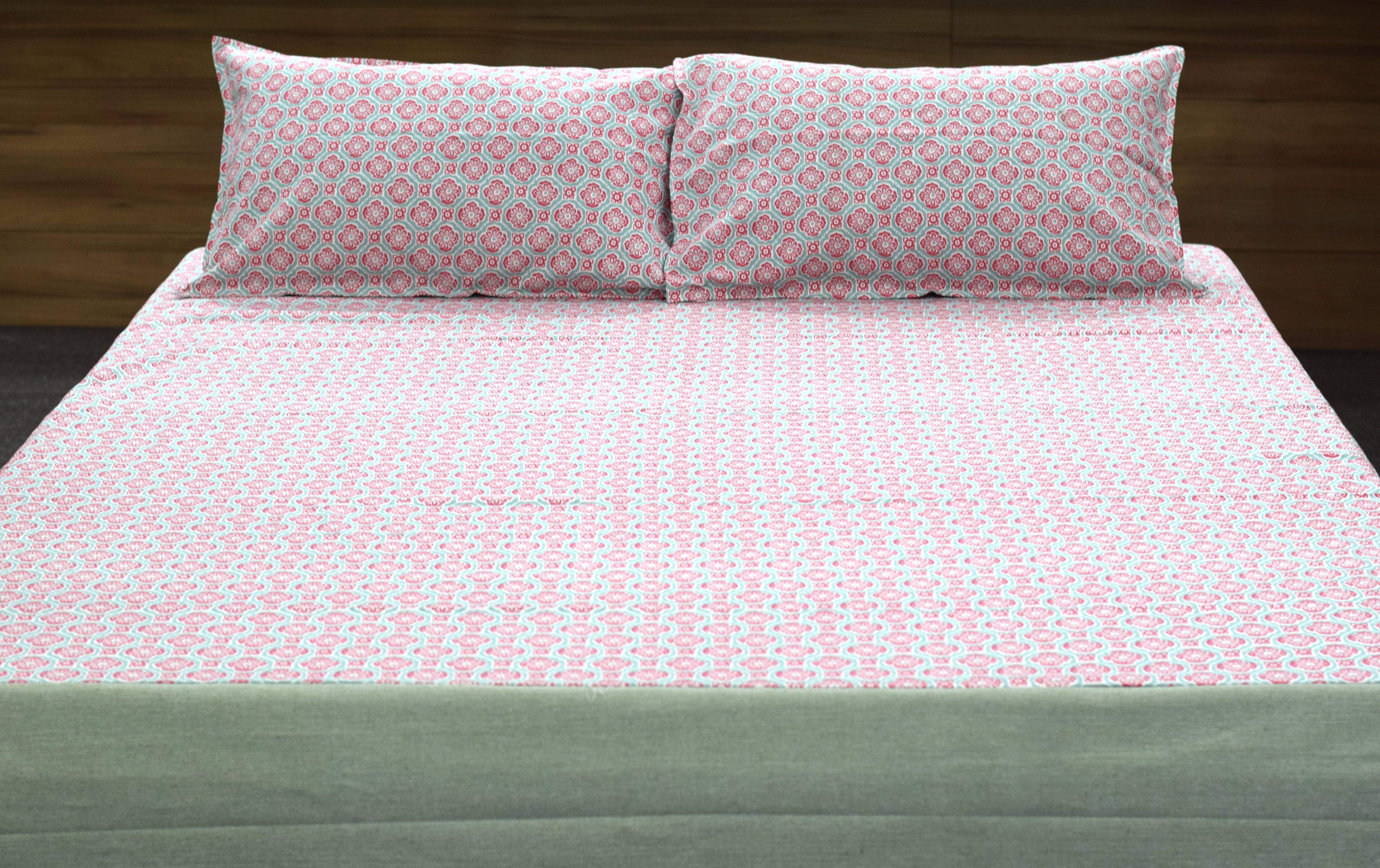 Pink Floral Print King Size Bedsheet with 2 Pillow Covers