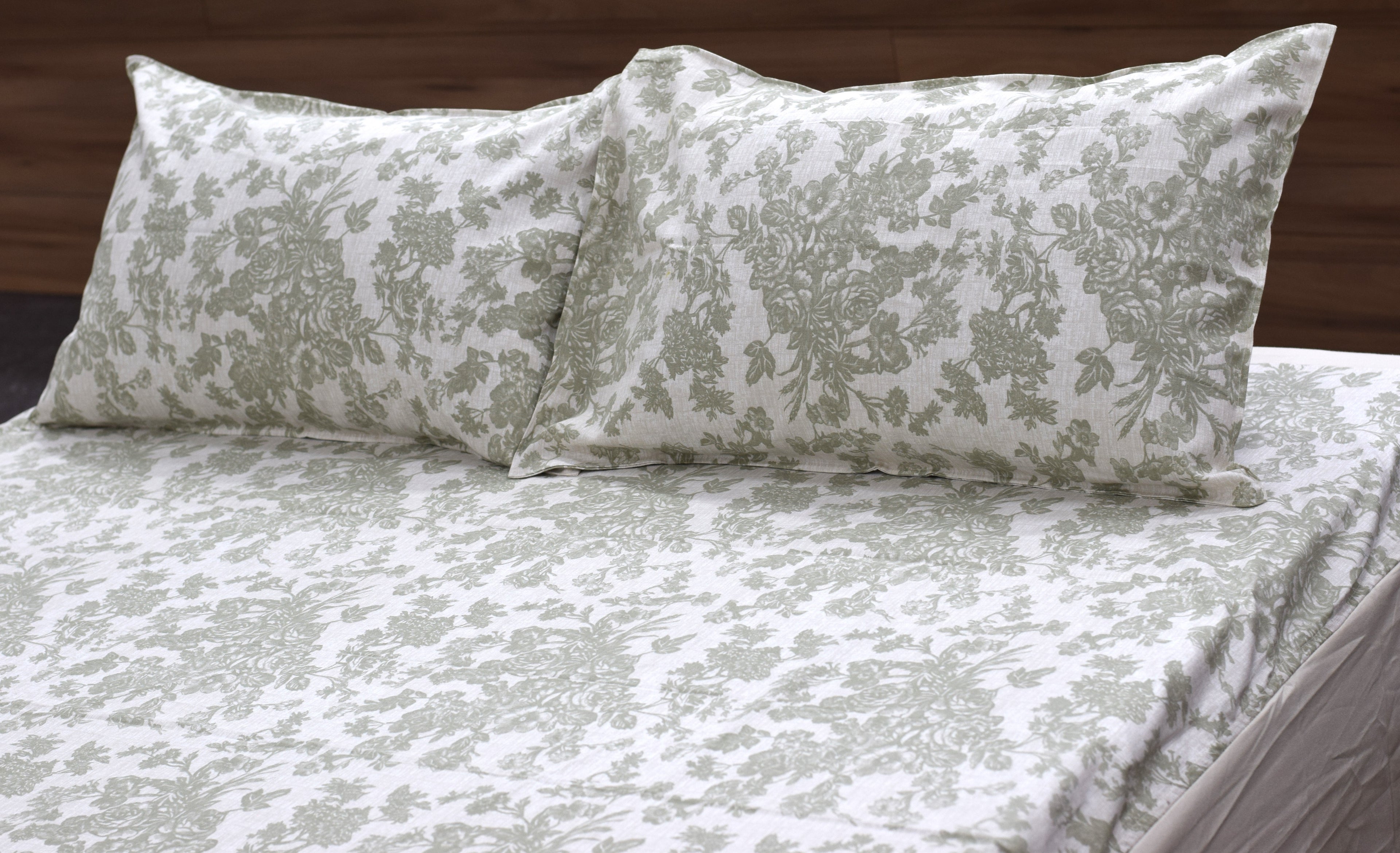 Elegant Ivory Floral Queen Size Bedspread Set with Pillow Covers