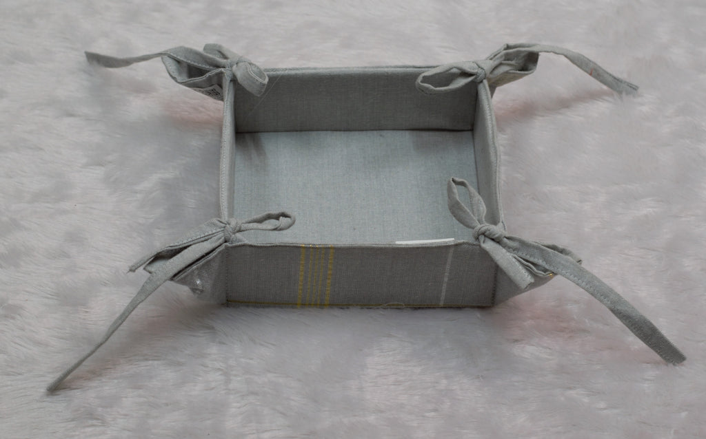 Grey Fabric Bread Basket with Gold Stripe Accent – 30x30 cm Collapsible Table Caddy