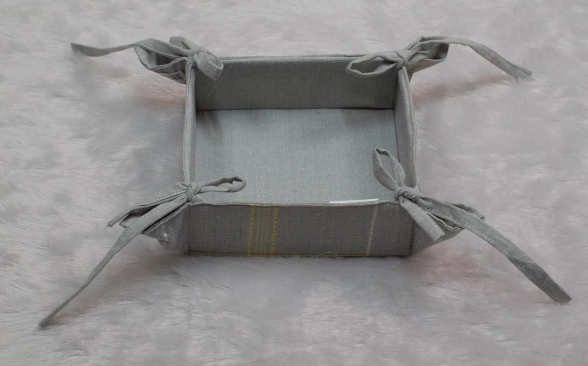 Grey Fabric Bread Basket with Gold Stripe Accent – 30x30 cm Collapsible Table Caddy