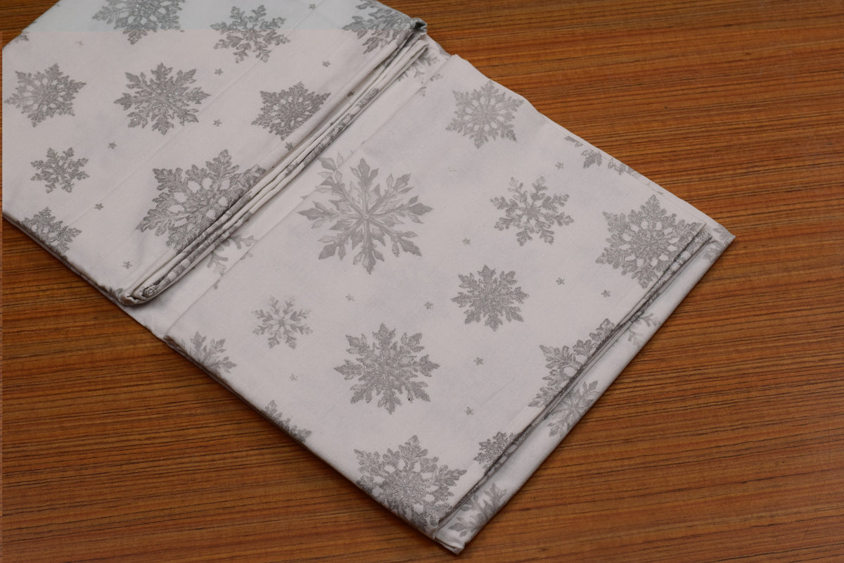 Silver Snowflake Sparkle 6-Seater Tablecloth