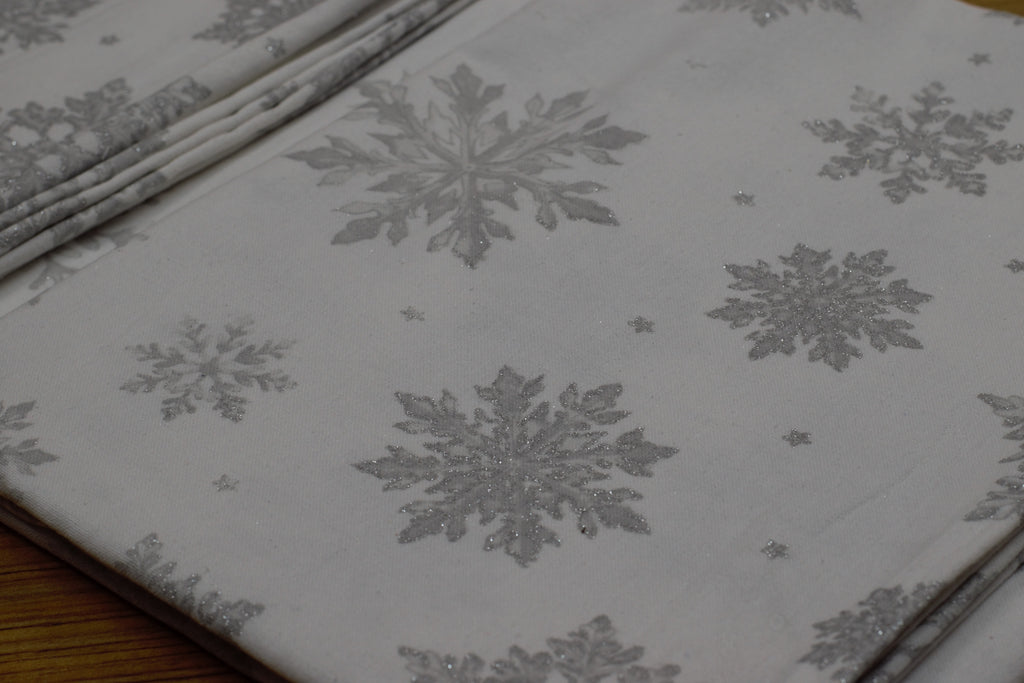 Silver Snowflake Sparkle 6-Seater Tablecloth