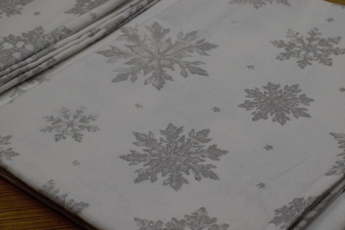 Silver Snowflake Sparkle 6-Seater Tablecloth