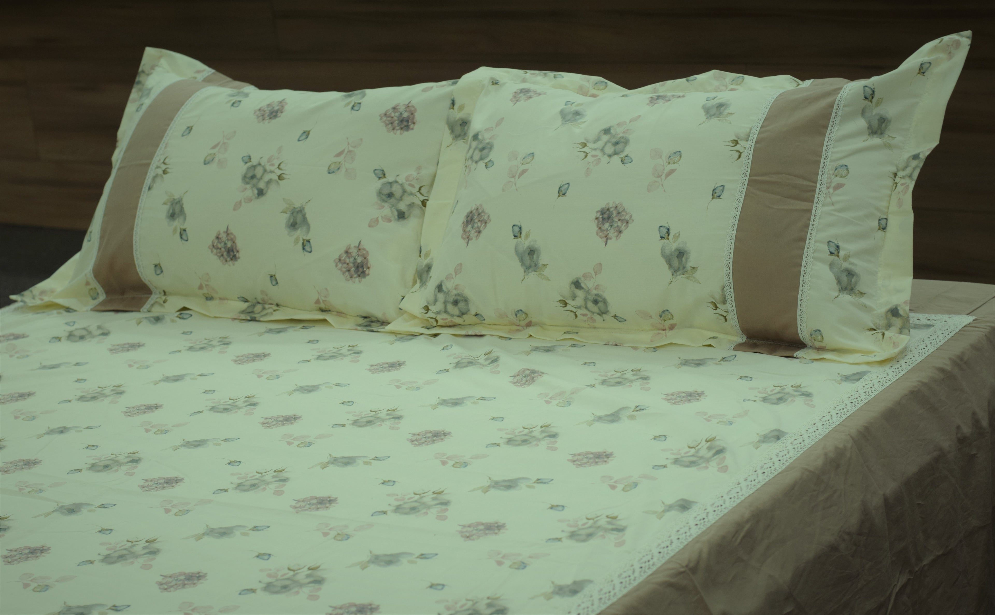 Elegant Floral Cotton 98*104 Bedspread with Matching Pillow Covers | Soft Printed Lace Border Bedding Set