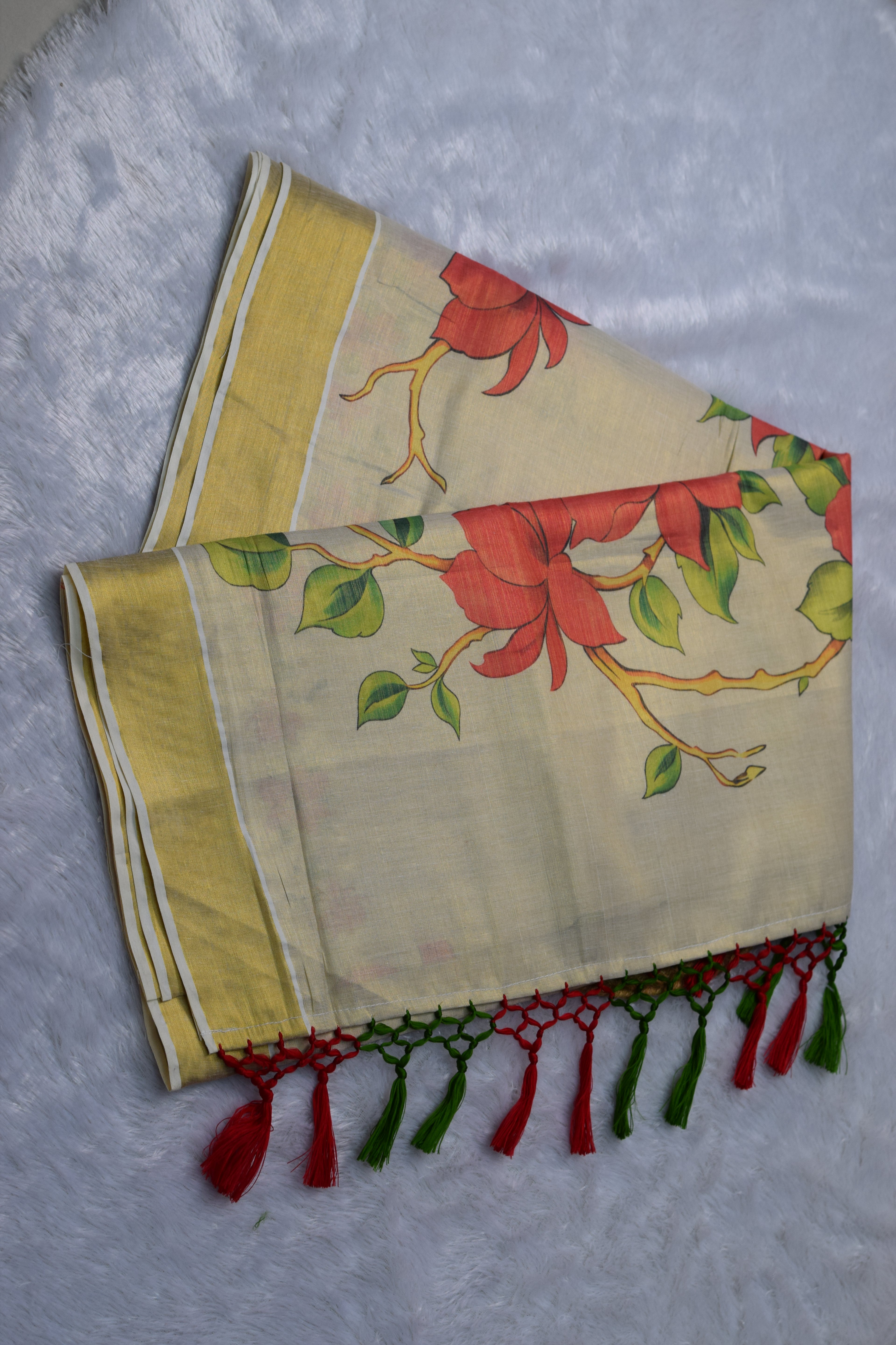 Cream Floral Saree Set with Golden Border & Tassel Pallu - View 3 - Floral - Nushio