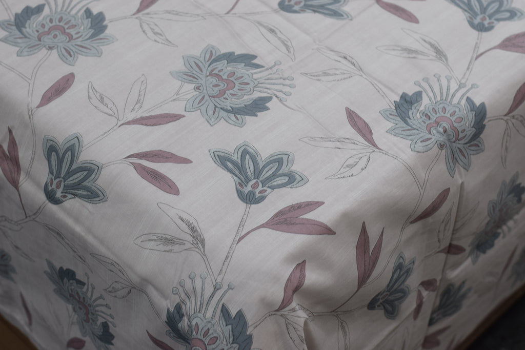 Elegant Blue Floral Queen Size Bedsheet Se
