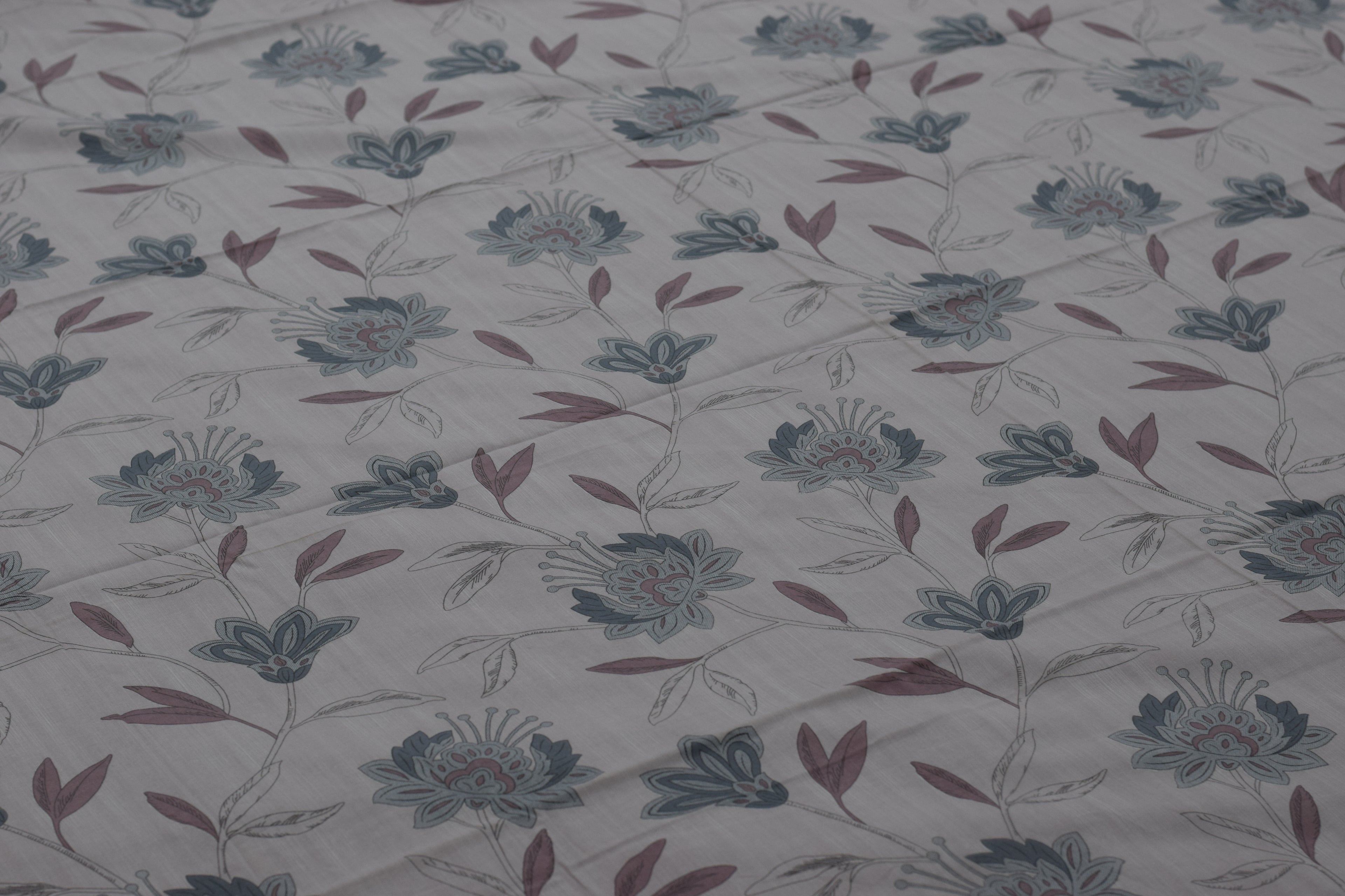 Elegant Blue Floral Queen Size Bedsheet Se