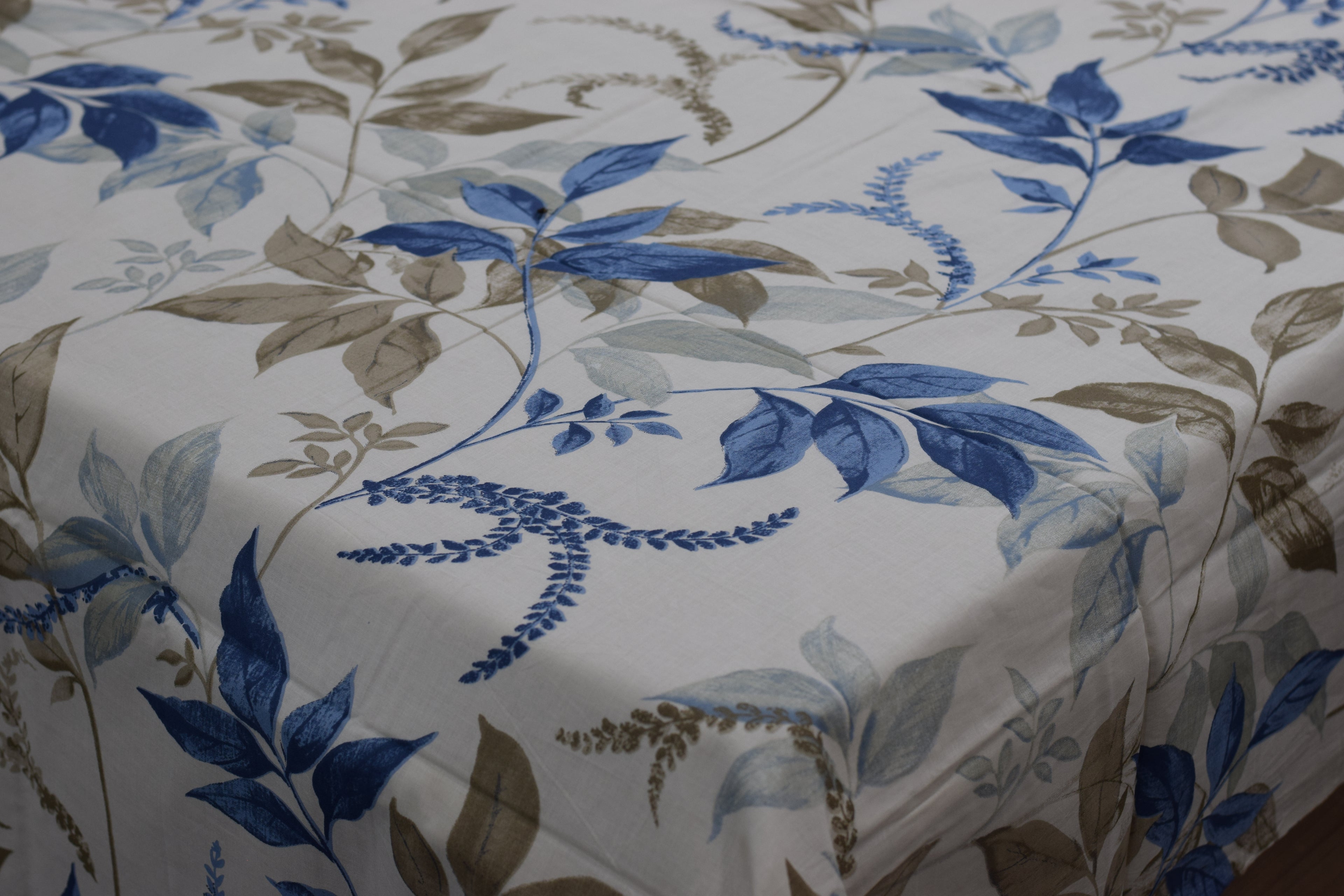 Elegant Blue Floral Queen Size Bedsheet Set