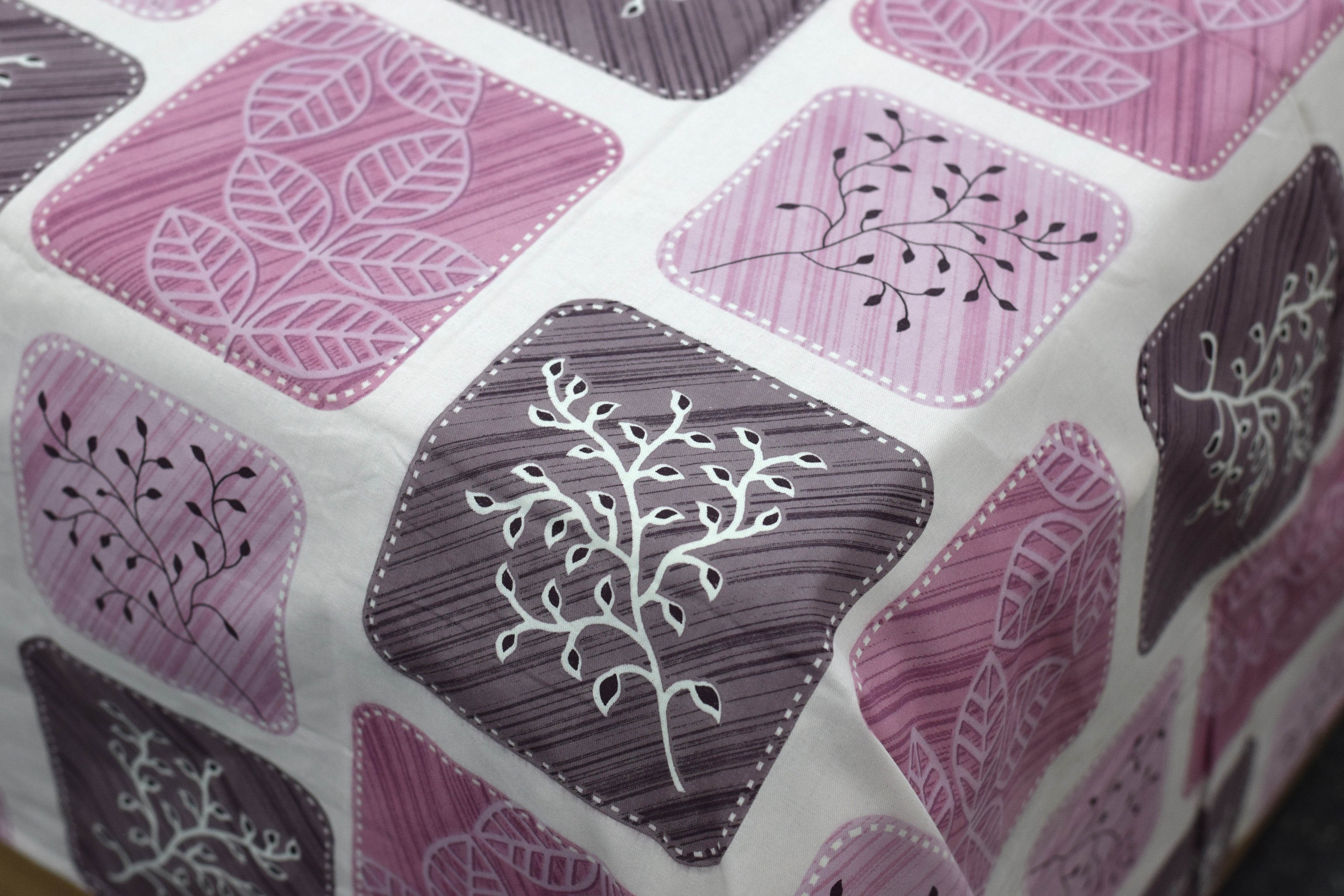 Blush Leaf Print Queen Size Bedsheet with Pillow Covers – Soft Cotton Blend Double Bedsheet Set