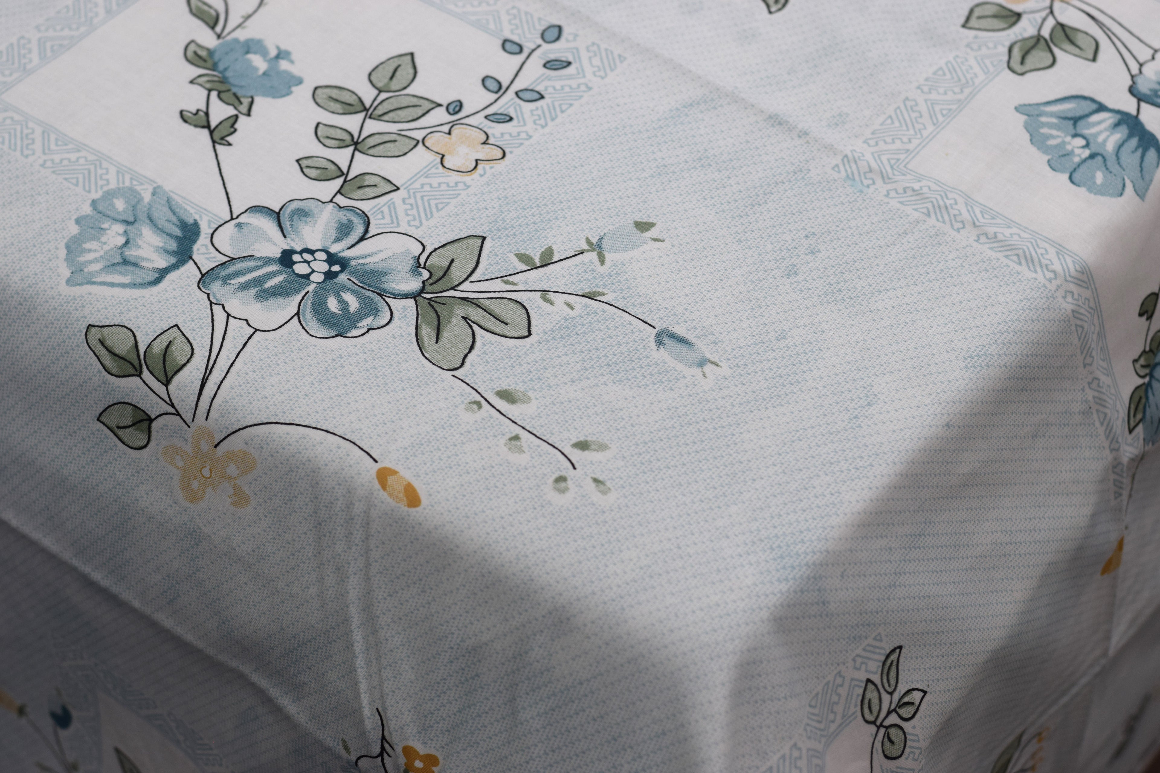 Elegant Blue Floral Queen Size Bedsheet with Pillow Covers