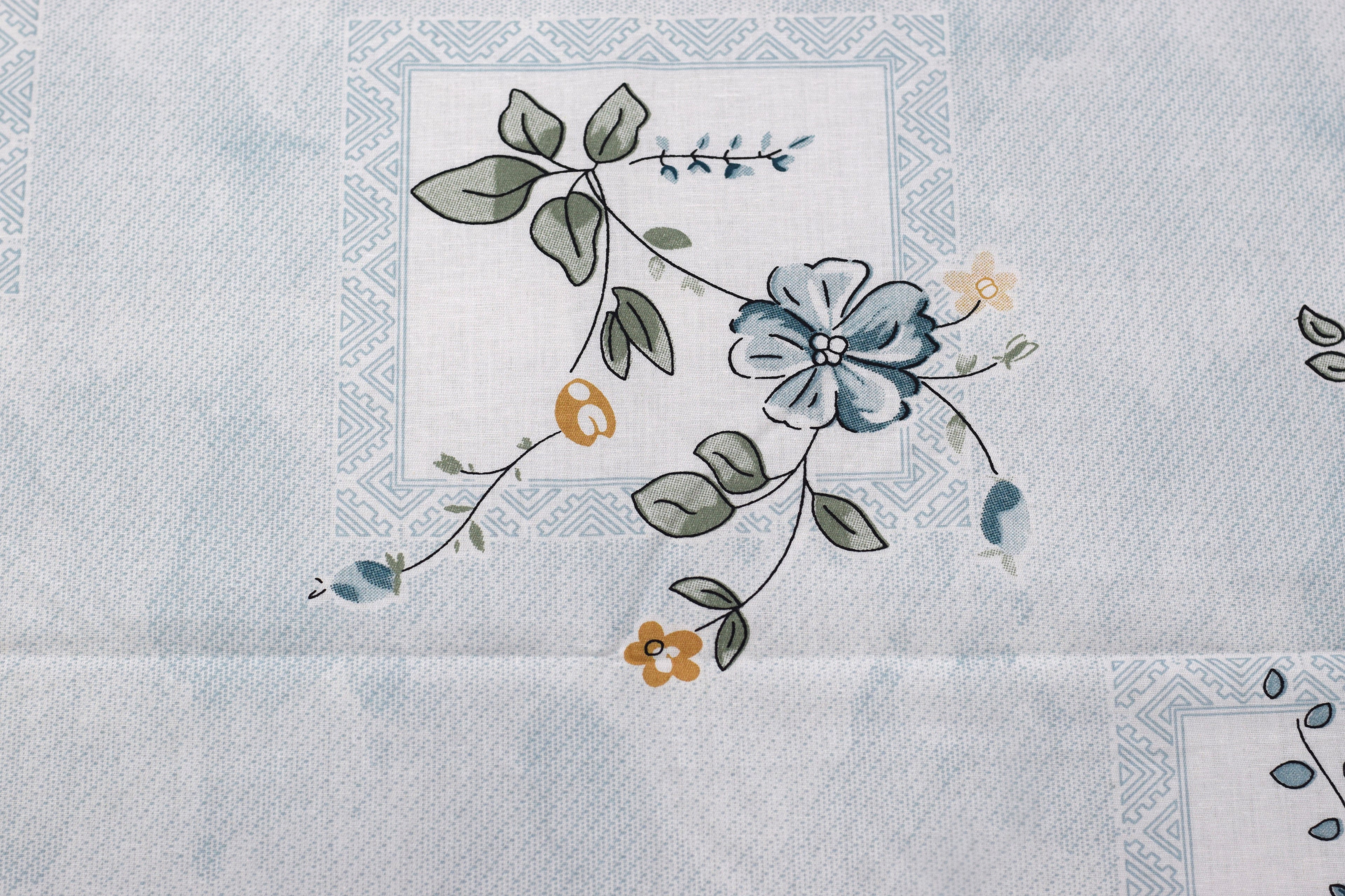 Elegant Blue Floral Queen Size Bedsheet with Pillow Covers