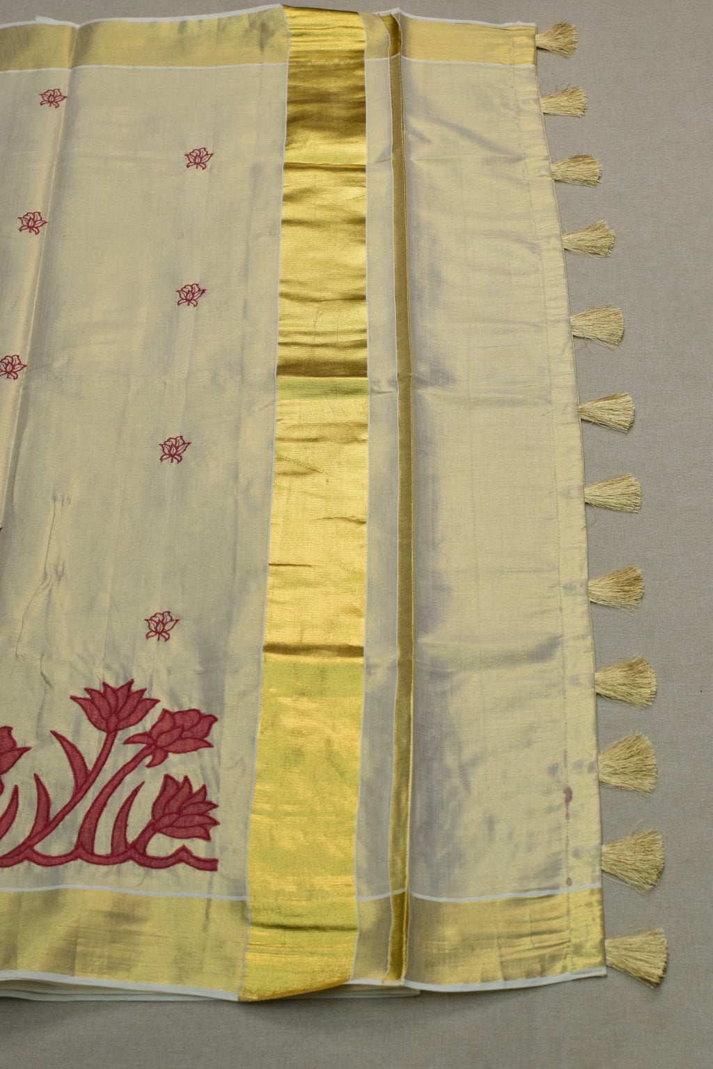 Kerala Tissue Saree with Golden Border & Floral Embroidery | Includes Matching Blouse Piece