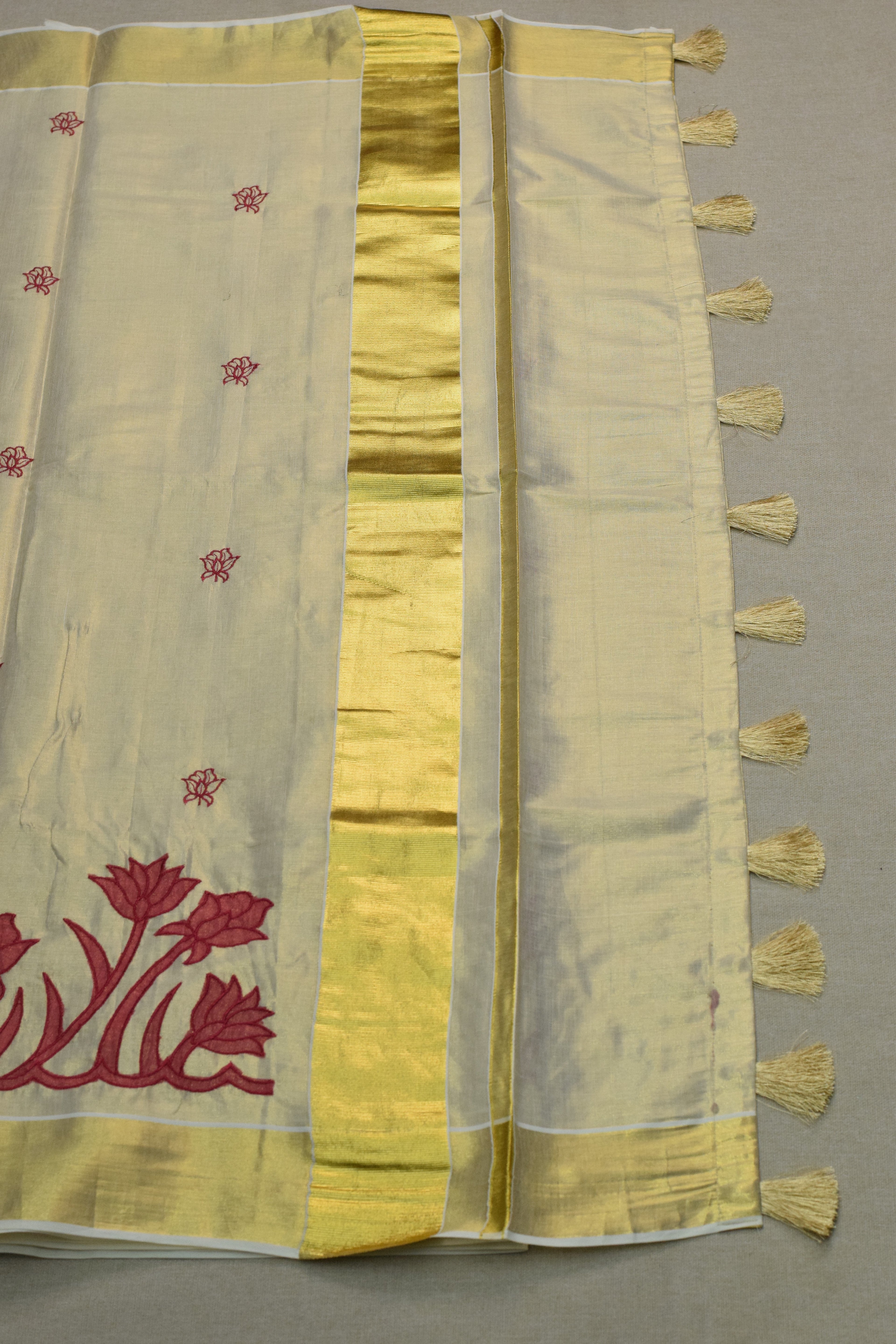 Kerala Tissue Saree with Golden Border & Floral Embroidery | Includes Matching Blouse Piece