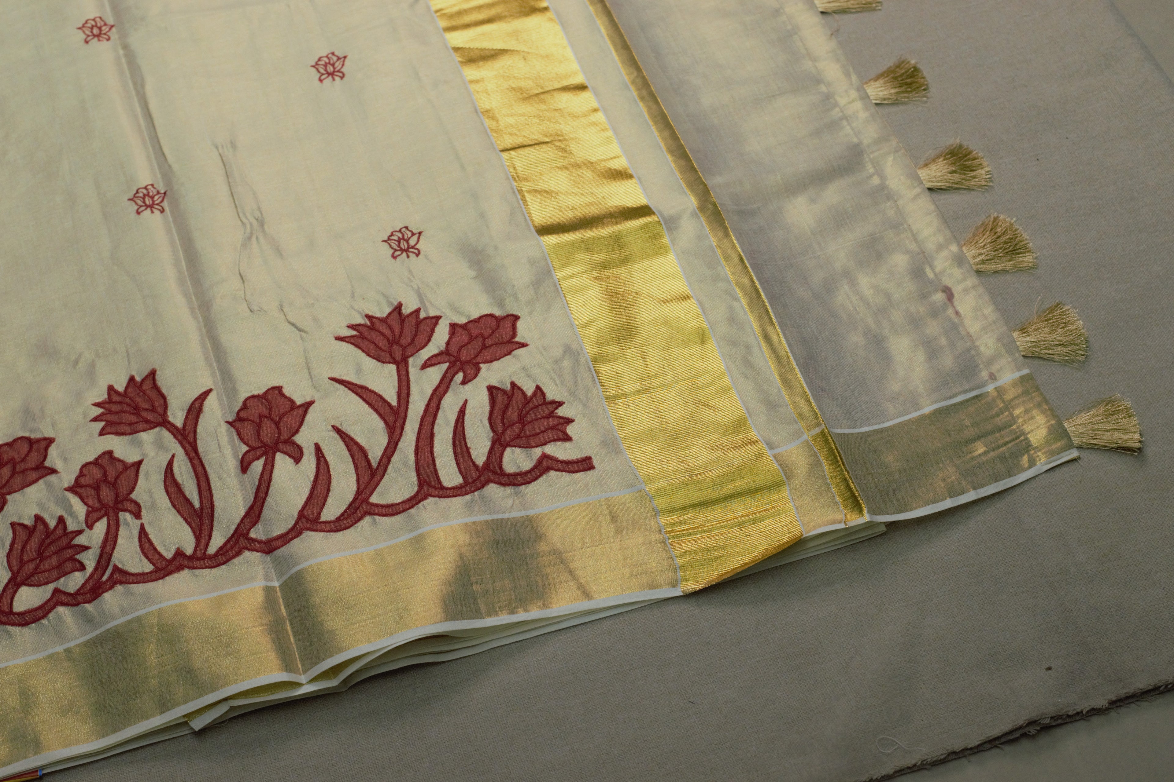 Kerala Tissue Saree with Golden Border & Floral Embroidery | Includes Matching Blouse Piece