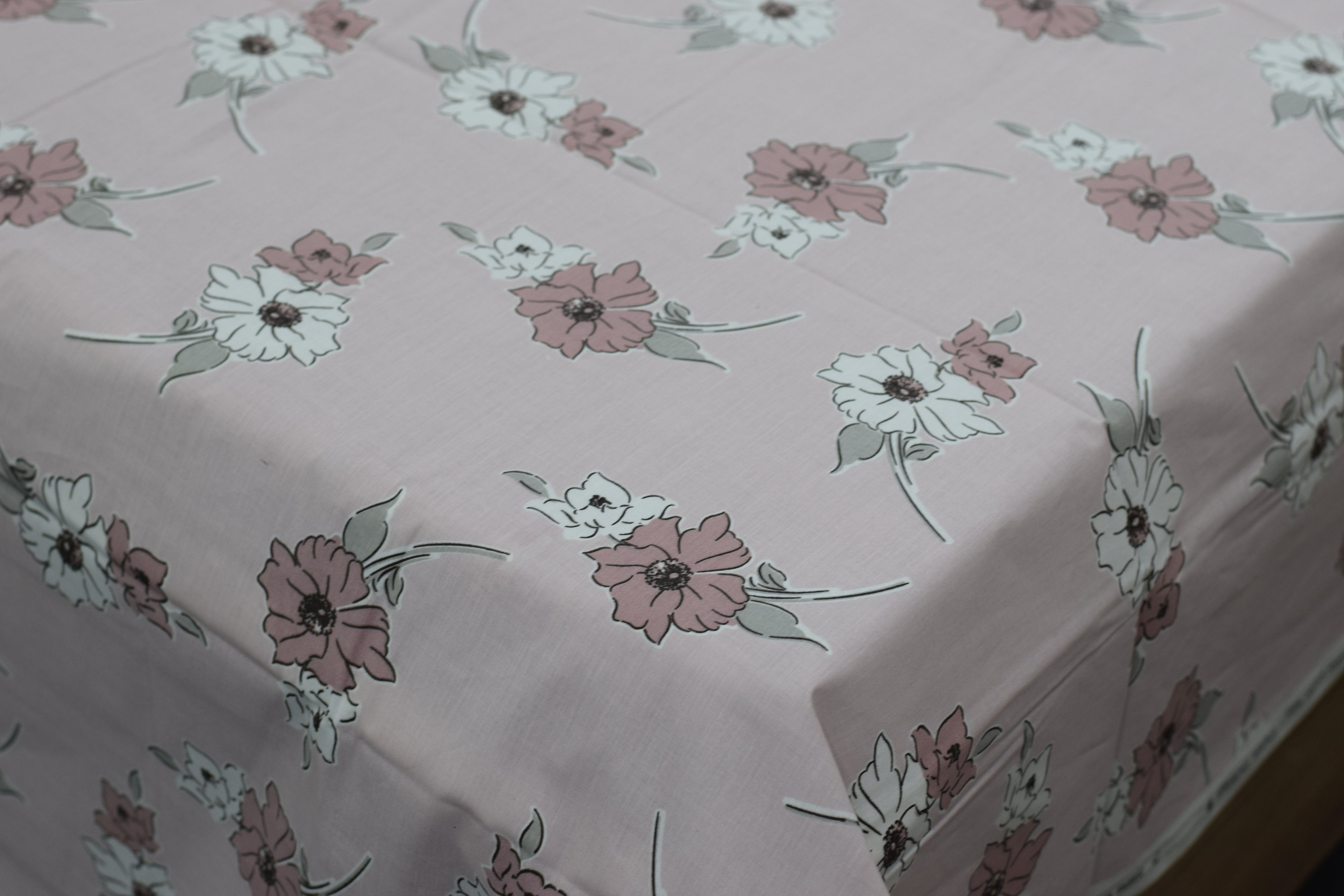 Elegant Pink Floral Queen Size Bedsheet with 2 Pillow Covers