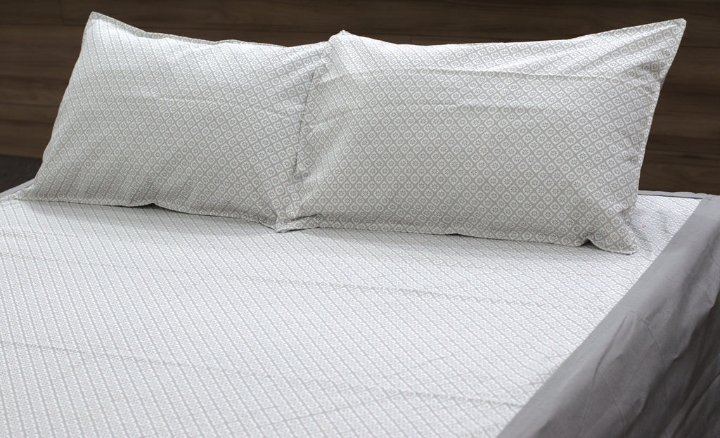 King Size Cotton Bedspread with 2 Pillow Covers – Elegant Grey & White Geometric Print |