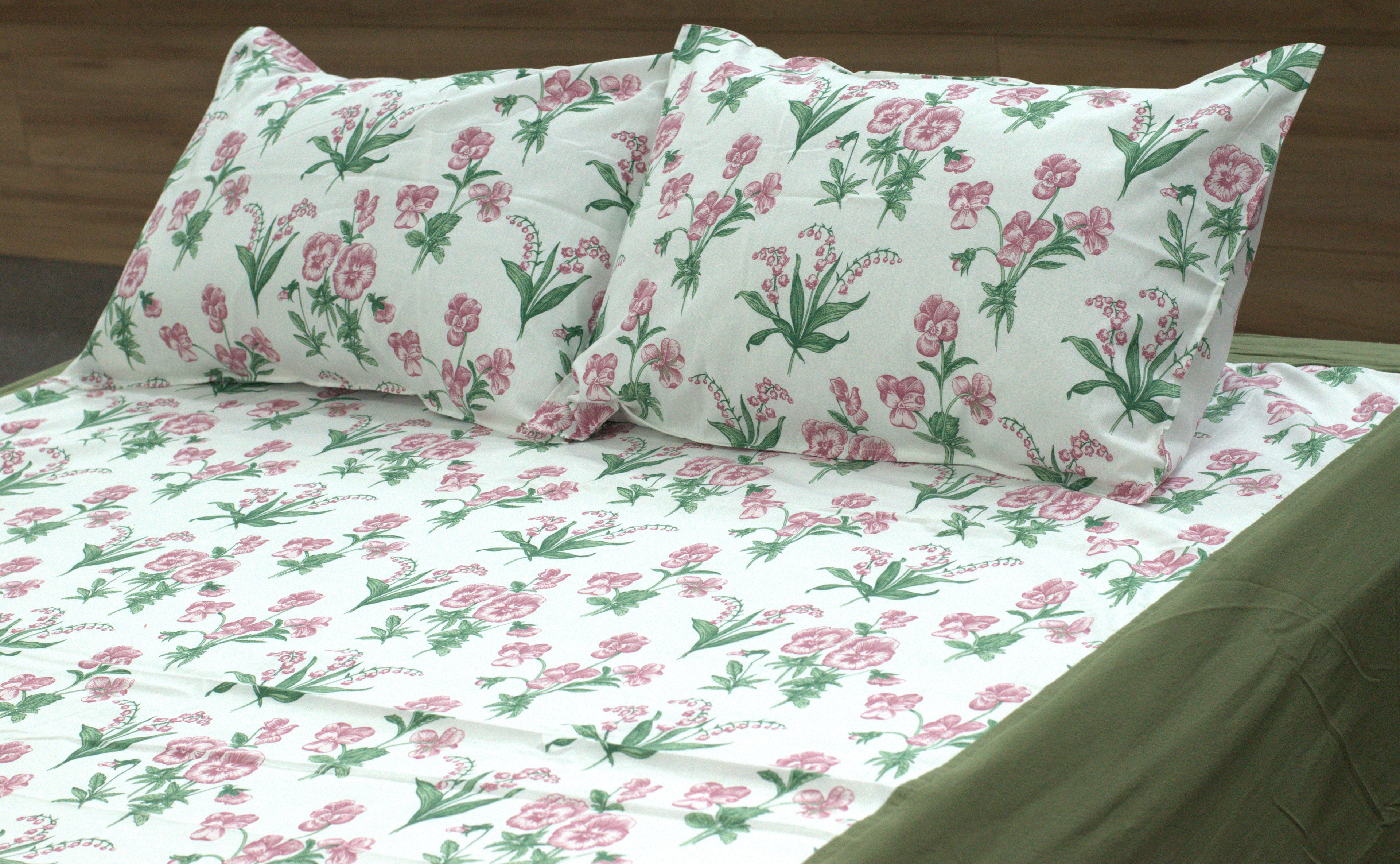 Queen Size Cotton Floral Bedspread with 2 Pillow Covers – White, Pink & Olive Green