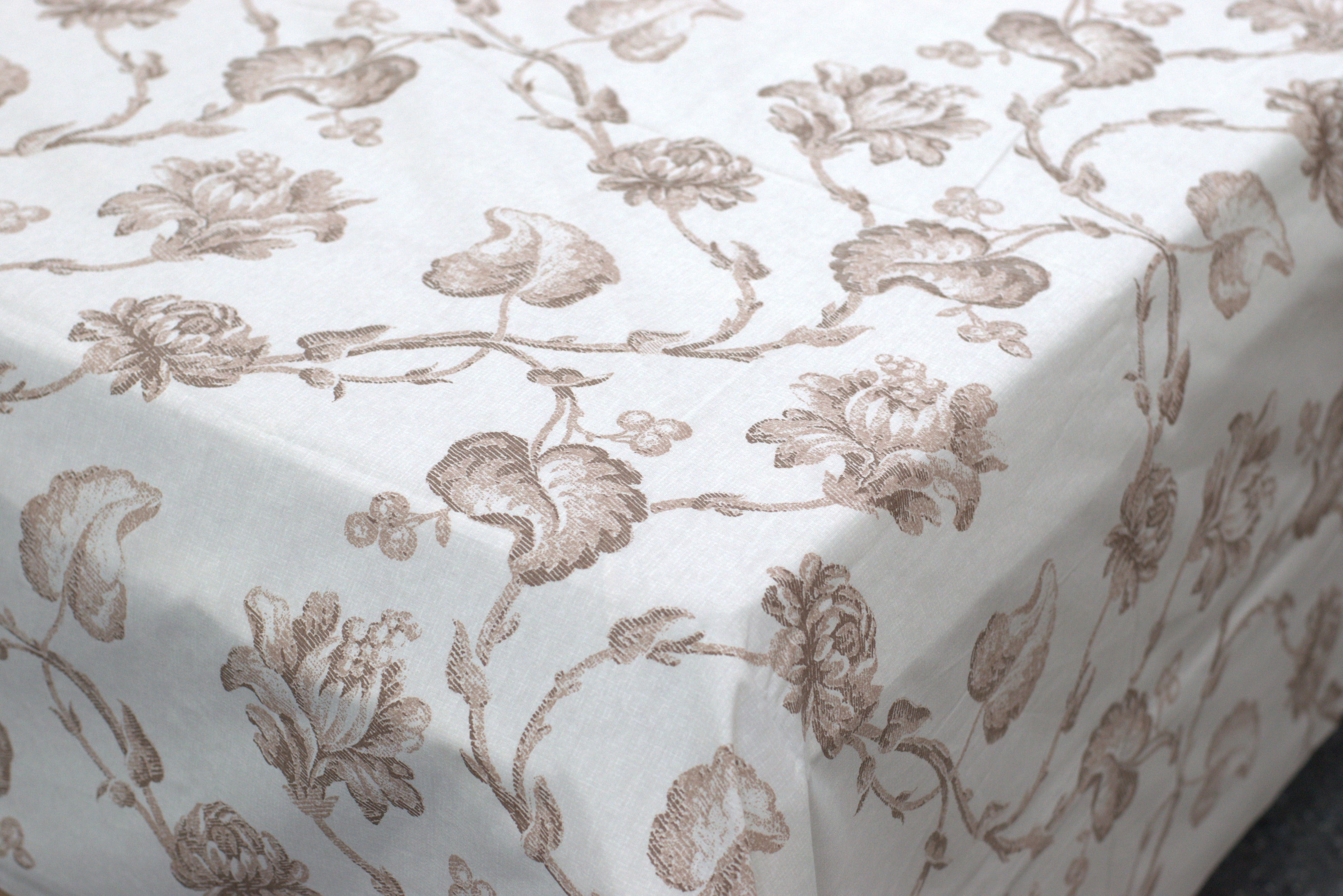 Elegant Floral Queen Size Bedsheet with Pillow Covers – Soft Cotton Blend Bed Linen